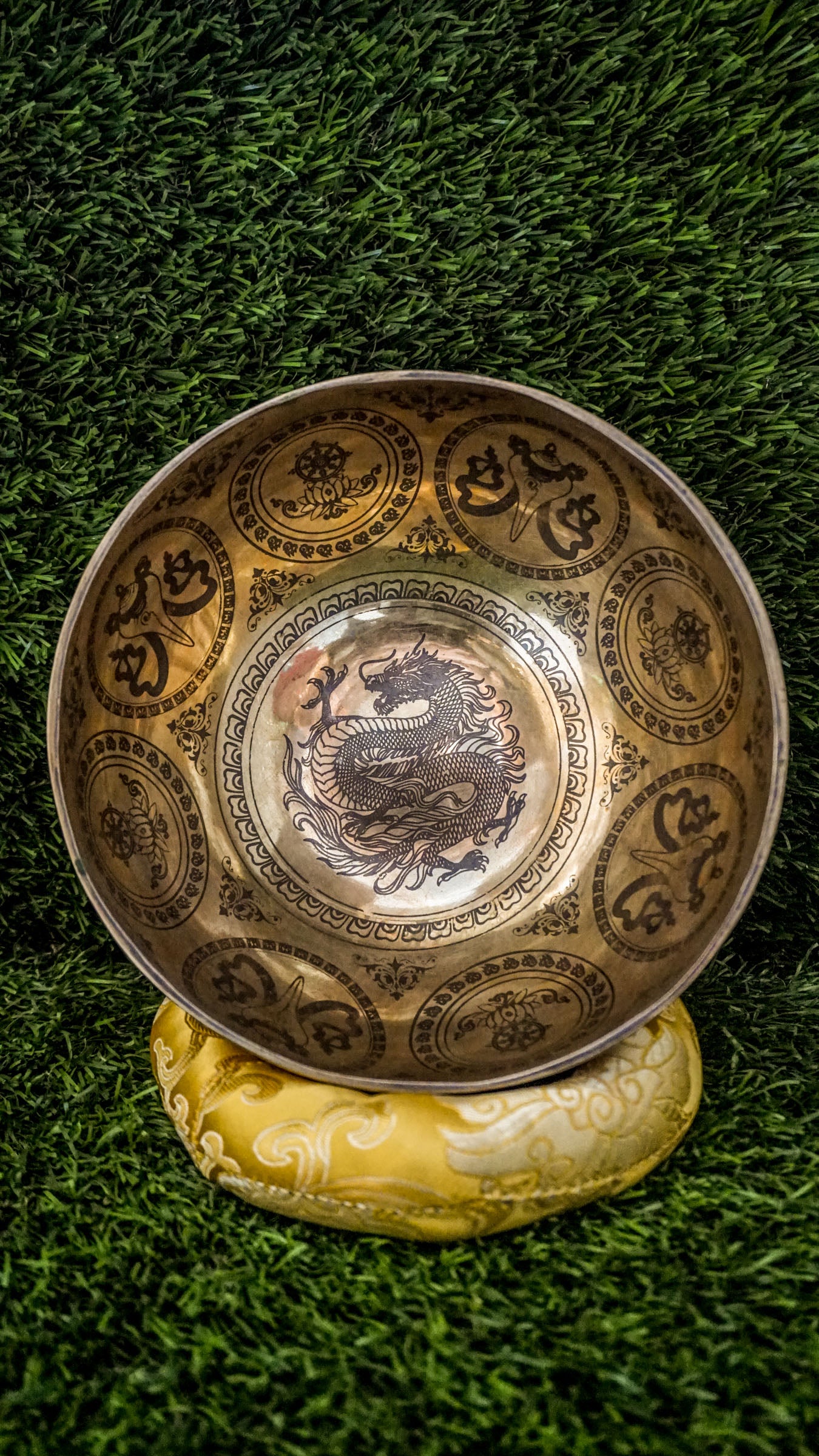 Awaken strength and clarity with our handcrafted Dragon Singing Bowl. The engraved dragon symbolizes protection and transformation. It produces deep, calming tones that ground your energy and boost focus. Sacred mantras on the outside offer spiritual protection. Perfect for meditation and healing, this bowl supports emotional balance and personal growth.