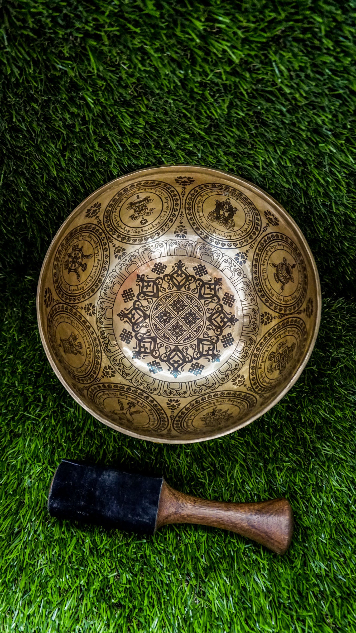 The Flower Singing Bowl features a central lotus flower and the eight sacred Astamangala symbols, all arranged in a harmonious, floral rhythm. Surrounded by delicate mandala motifs, it creates a steady, calming sound that supports meditation and brings sacred beauty into your space.