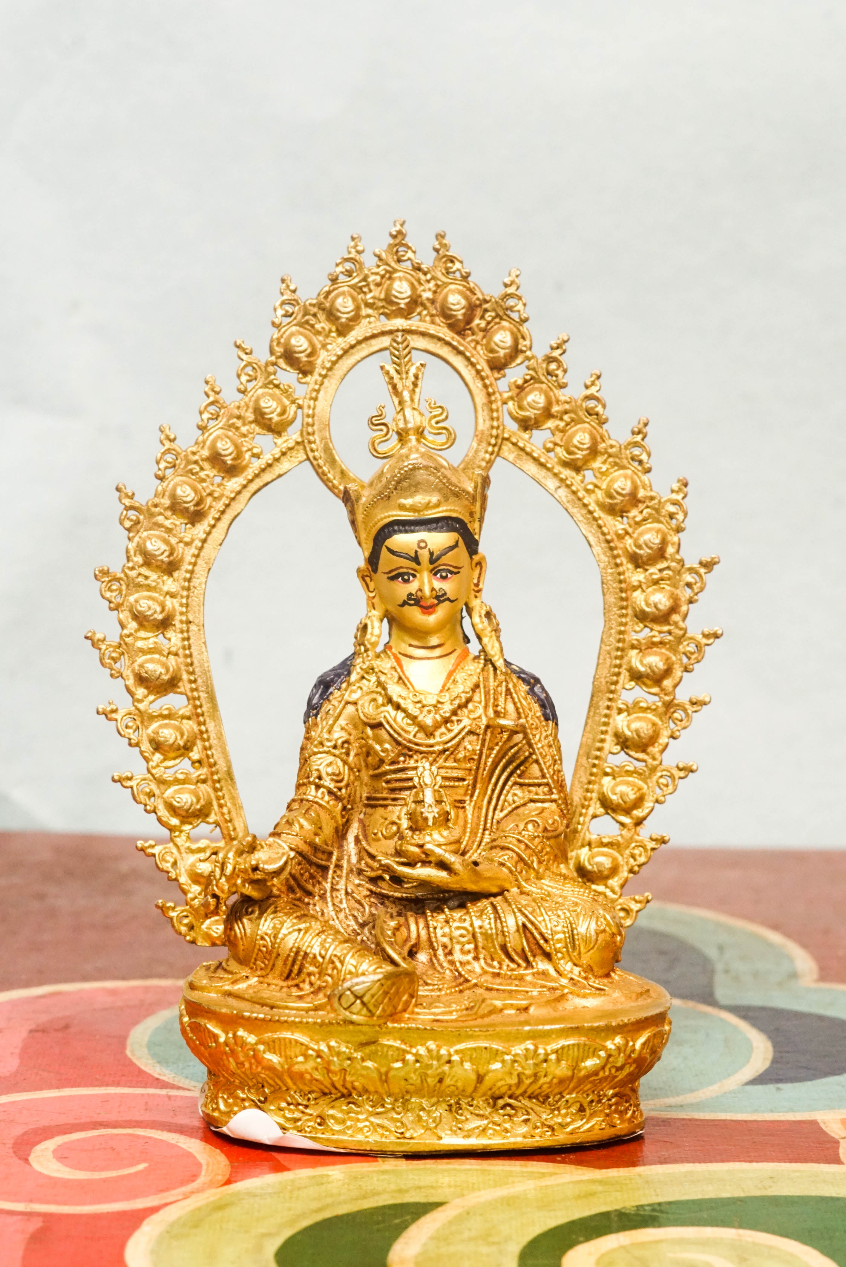 Guru Rinpoche statue, it symbolizes spiritual authority and tantric power. It is perfect for meditation, teaching altars, or spiritual purpose, inspiring clarity, guidance, and strength.