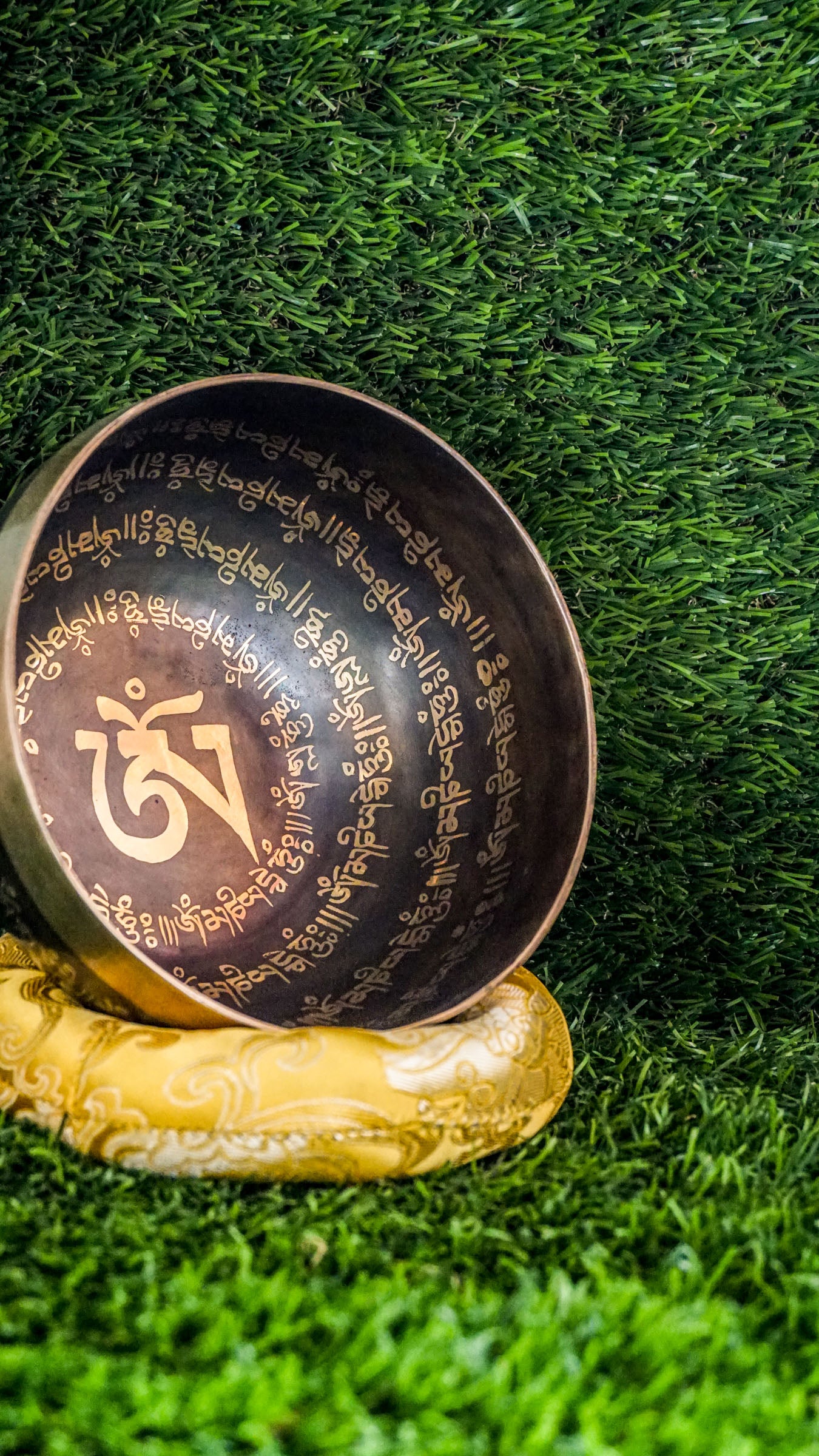 The Om Mantra Singing Bowl features the Tibetan Om symbol at its center, surrounded by the sacred Om Mani Padme Hum mantra in a flowing circular design. This same mantra continues around the outside, wrapping the bowl in peaceful energy. Its soft tone and smooth finish make it perfect for meditation, reflection, or creating a calm space.