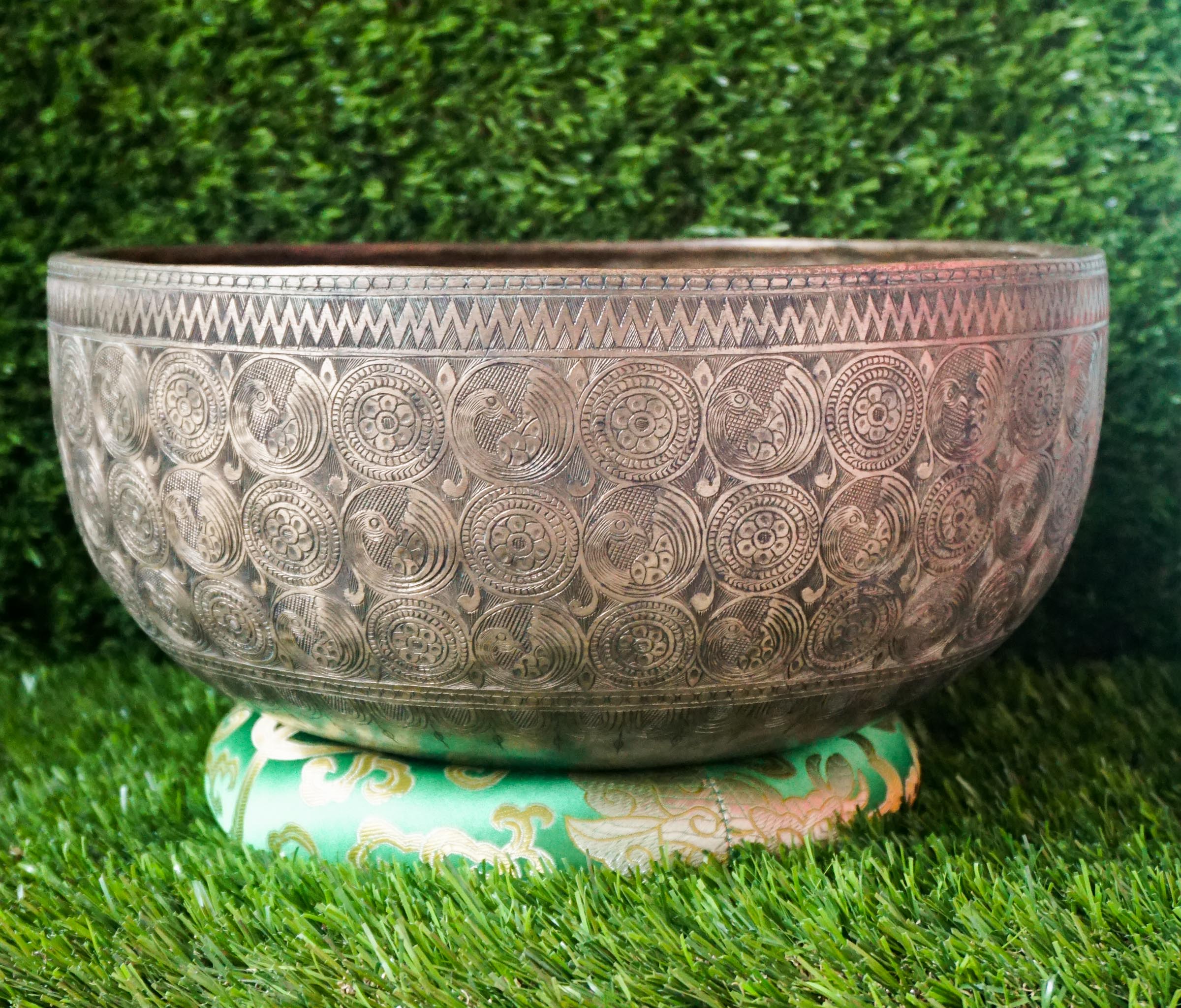 Semi-antique healing Jambati Singing bowl with a pattern hand carved