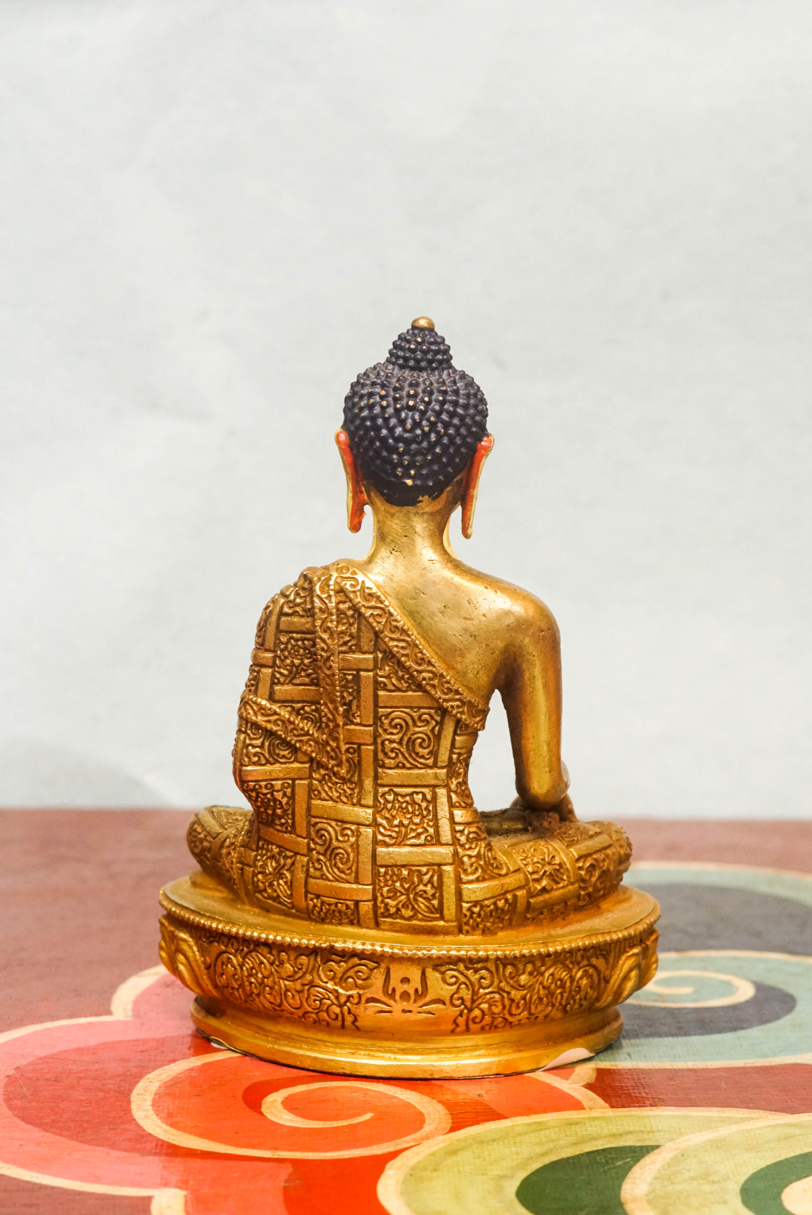 Shakyamuni Buddha statue symbolizing awakening, compassion, and clarity. Made by skilled Himalayan artisans, it’s perfect for meditation altars or as a meaningful spiritual gift.