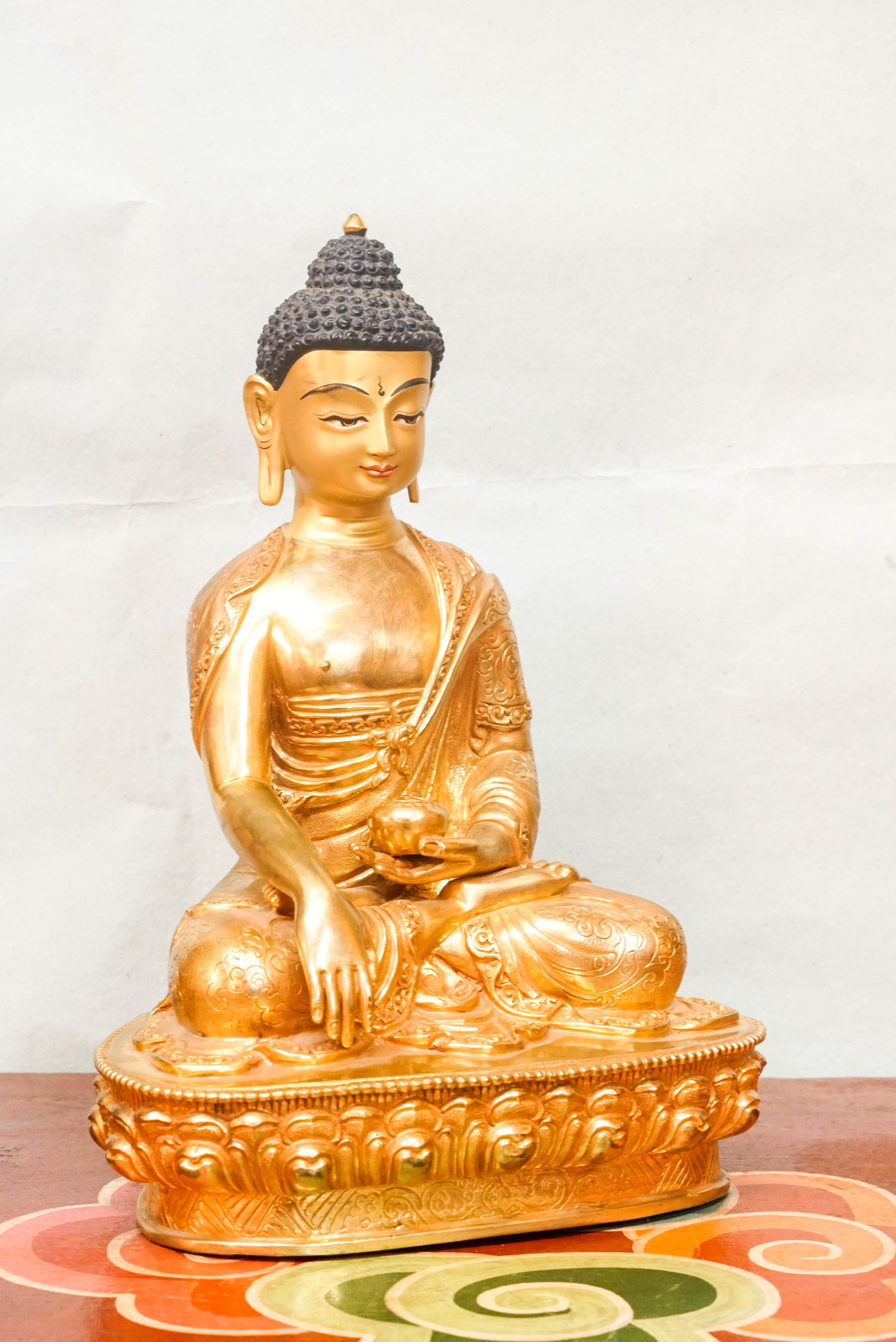 Shākyamuni Buddha statue, it embodies spiritual wisdom and calm. Made by skilled Himalayan artisans with traditional techniques, this statue is perfect for meditation spaces, altars, or as a meaningful gift for those on a spiritual path.
