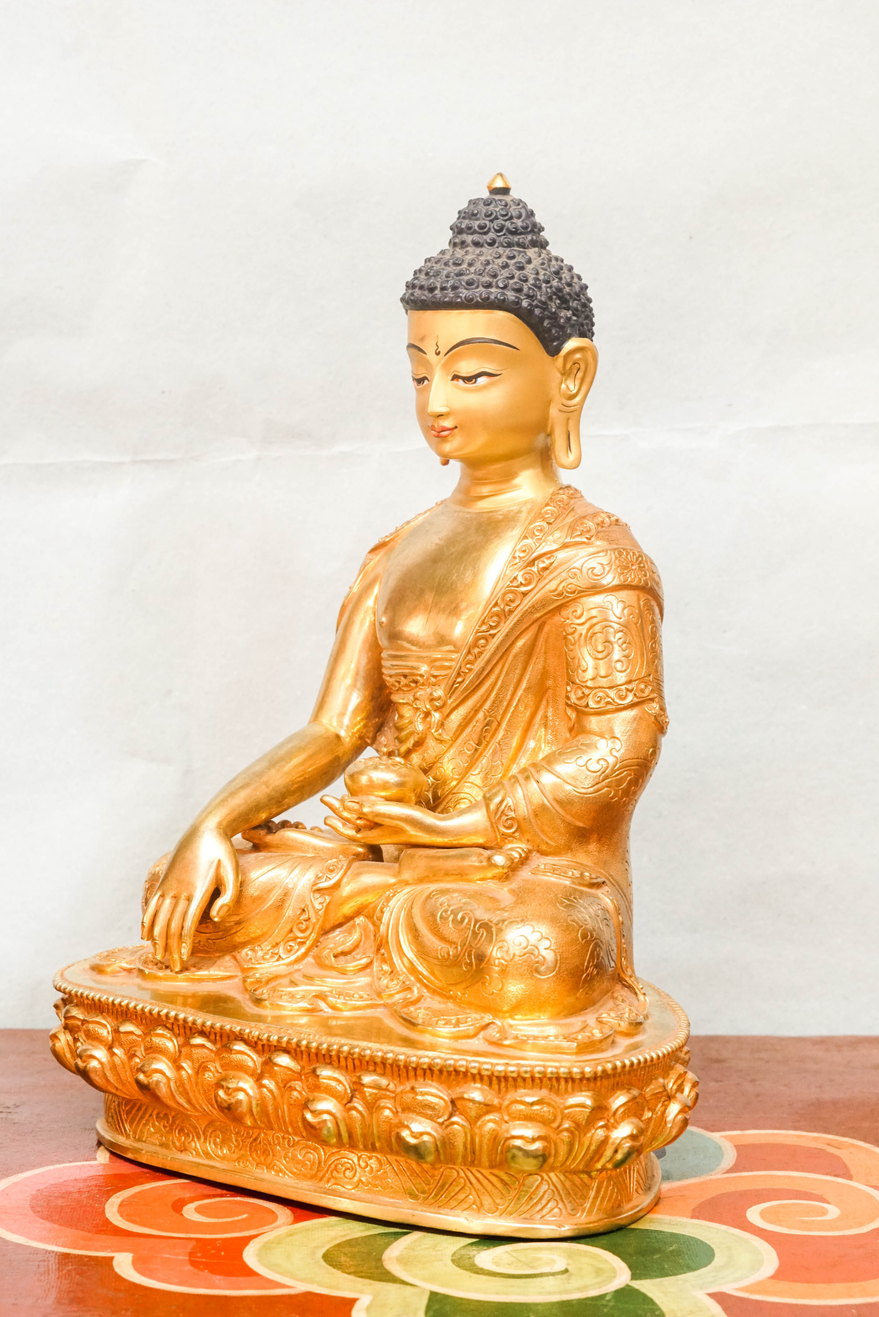 Shākyamuni Buddha statue, it embodies spiritual wisdom and calm. Made by skilled Himalayan artisans with traditional techniques, this statue is perfect for meditation spaces, altars, or as a meaningful gift for those on a spiritual path.