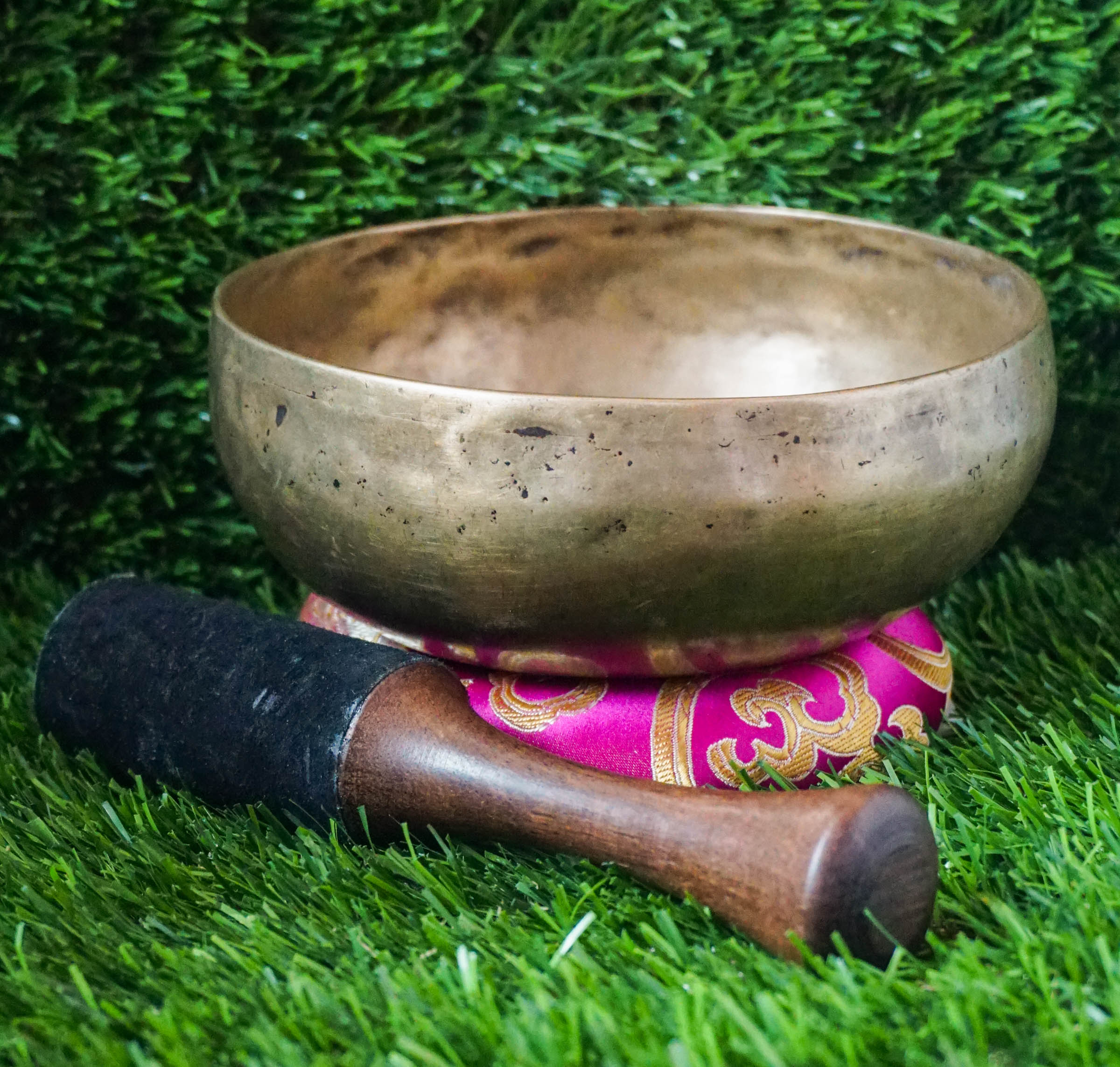 Traditional singing bowl handcrafted in Nepal with copper-tin alloy, ideal for meditation and spiritual healing