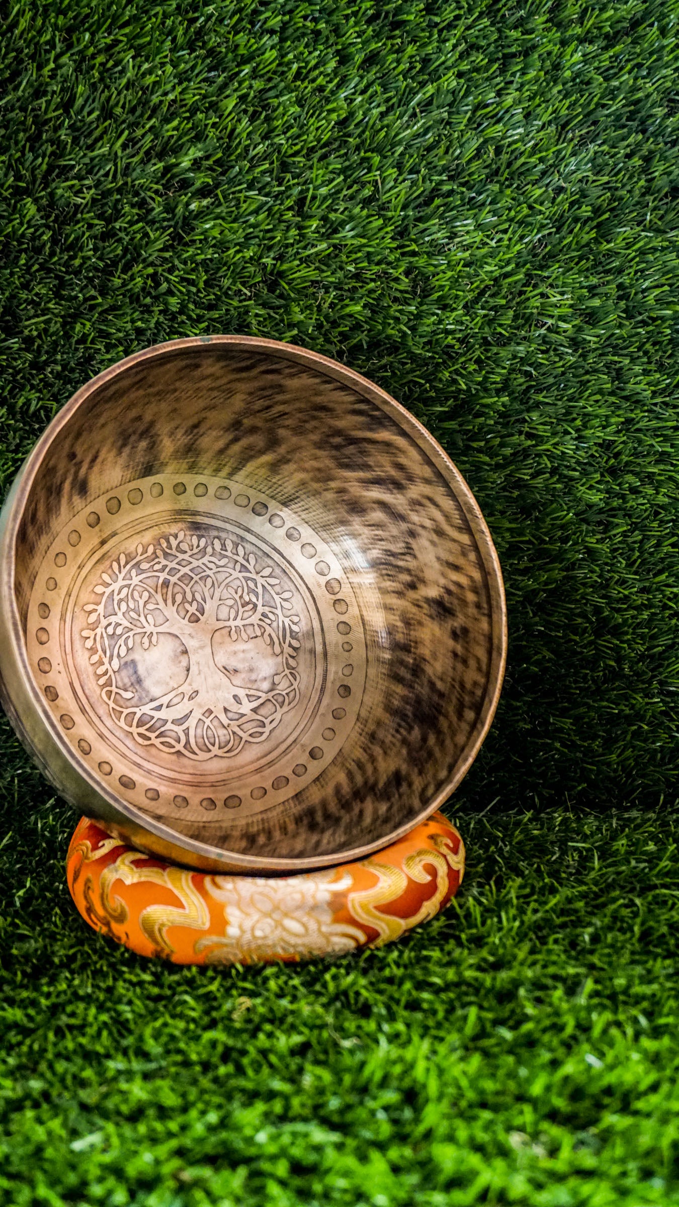 The Tree Singing Bowl features a graceful tree symbol at its center, representing growth, balance, and grounded strength. Floral patterns on the outside add calm and beauty. Its deep and soothing sound supports relaxation, focus, and connection, making it ideal for meditation or creating a peaceful space.