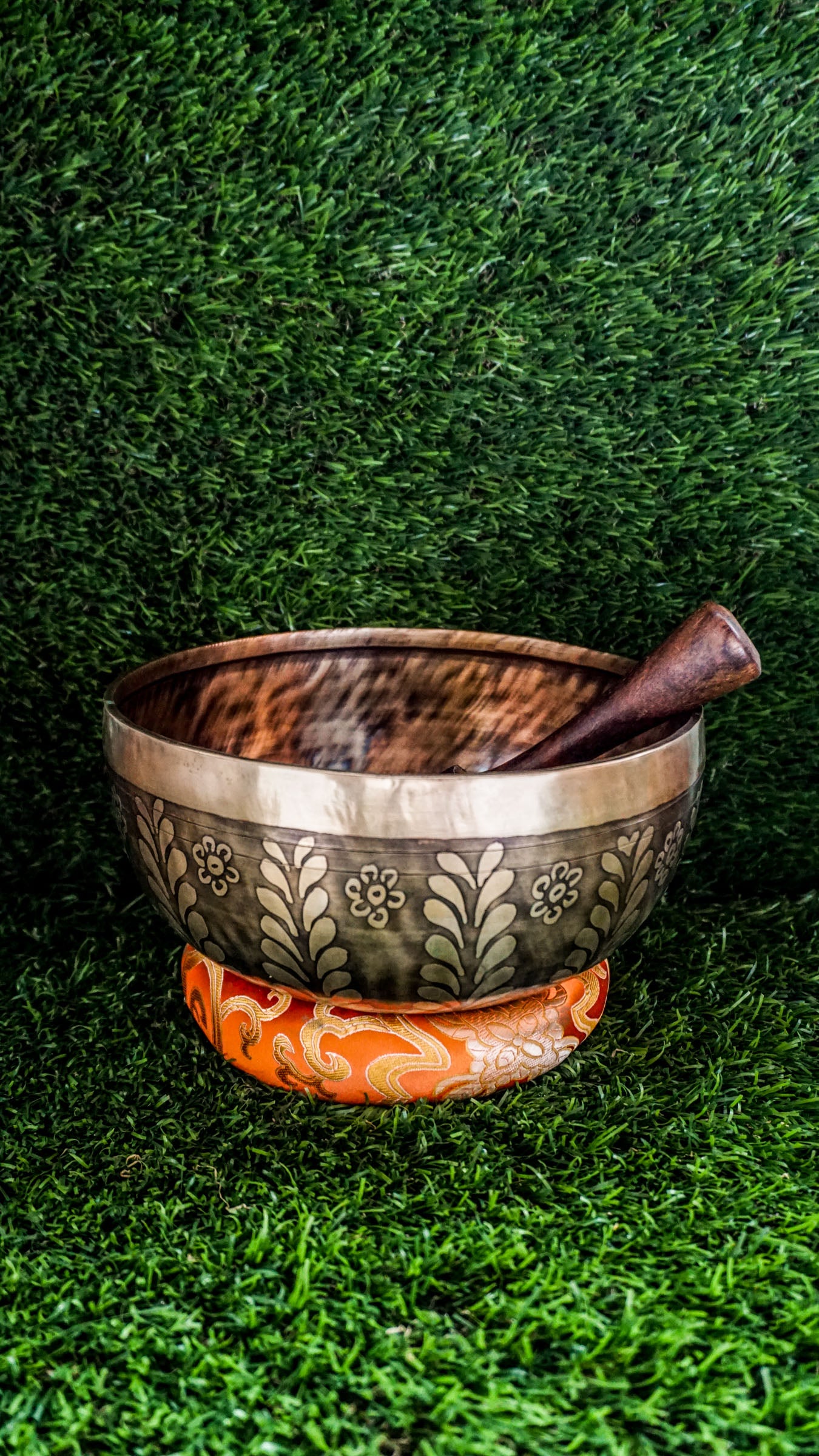 The Tree Singing Bowl features a graceful tree symbol at its center, representing growth, balance, and grounded strength. Floral patterns on the outside add calm and beauty. Its deep and soothing sound supports relaxation, focus, and connection, making it ideal for meditation or creating a peaceful space.
