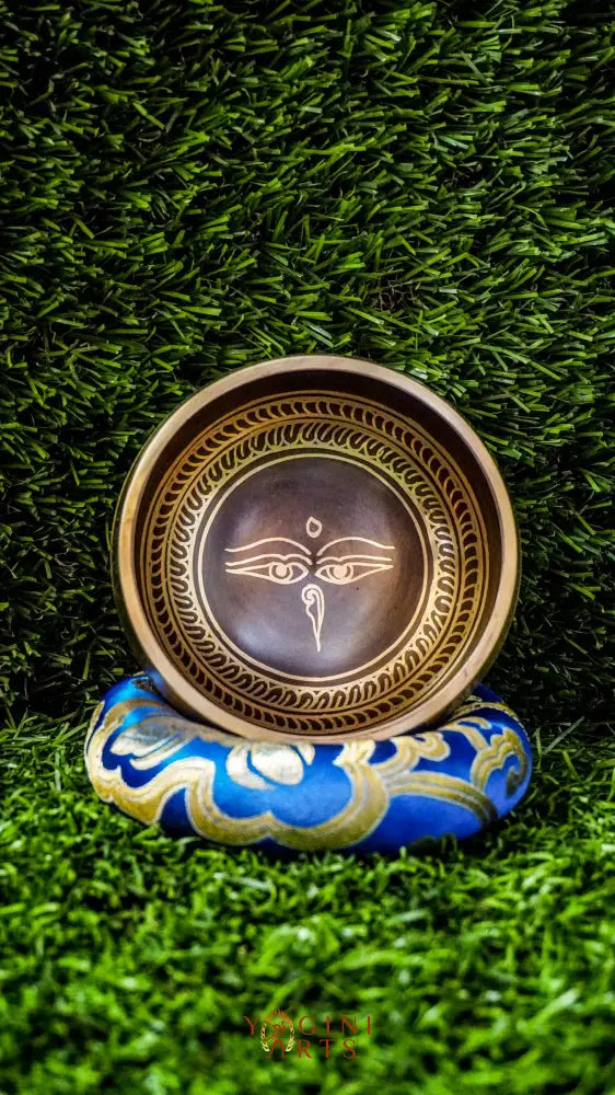 The Buddha Eye Singing Bowl features the Eye of Wisdom symbol and a mandala-style Om Mani Padme Hum mantra. Its clear, calming sound supports meditation and mindfulness, bringing peace and focus to your space.