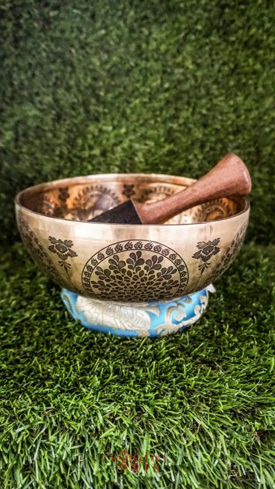 The Cosmos Singing Bowl features detailed celestial engravings and sacred mantras, symbolizing the infinite universe and spiritual unity. Handcrafted by Himalayan artisans, it produces rich, resonant tones that open your mind and spirit. Ideal for meditation and sound healing, this bowl helps you connect with cosmic energy and find inner peace through its expansive, clear sound.