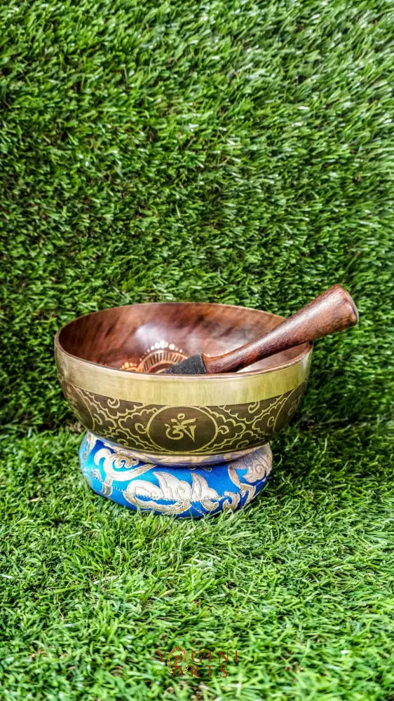 The Flower Singing Bowl features a blooming mandala and the Om Mani Padme Hum mantra outside. Its gentle sound brings calm, focus, and spiritual peace and is ideal for meditation or quiet moments.