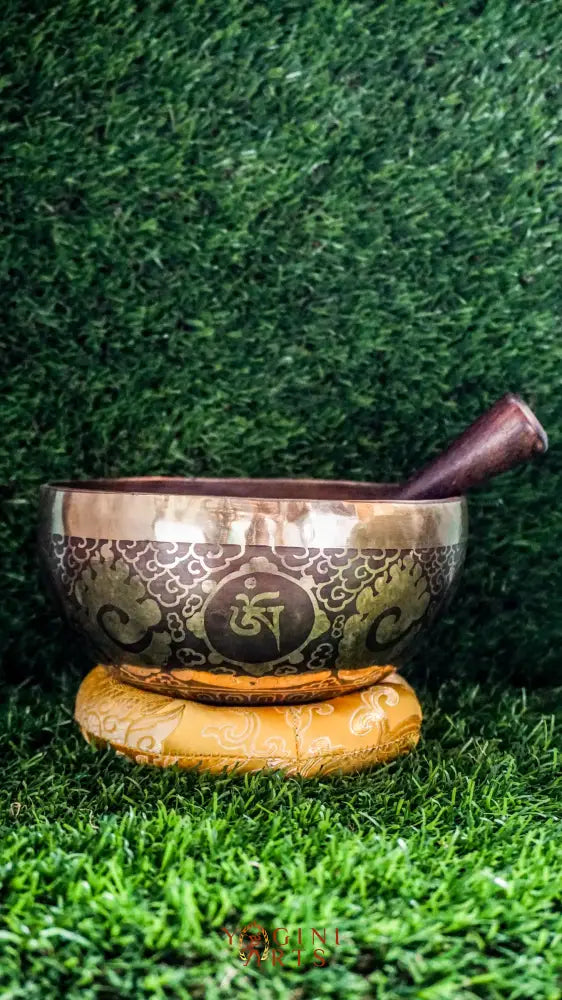 The Flower of Life Singing Bowl brings harmony and calm to your space. Its center features the sacred Flower of Life symbol, surrounded by simple patterns. The Om Mani Padme Hum mantra wraps around the outside, adding a spiritual touch. With clear, soothing tones, this bowl supports meditation, reflection, and peaceful decor. Perfect for grounding your mind and creating a balanced atmosphere at home or in your meditation space.