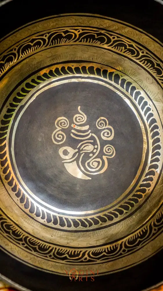 The Ganesh Singing Bowl inspires new beginnings and calm. It features Lord Ganesh at the center with soothing patterns inside and gentle floral designs outside. Its steady, peaceful tone supports meditation and focus. A handcrafted bowl to help you pause, reflect, and find inner strength.