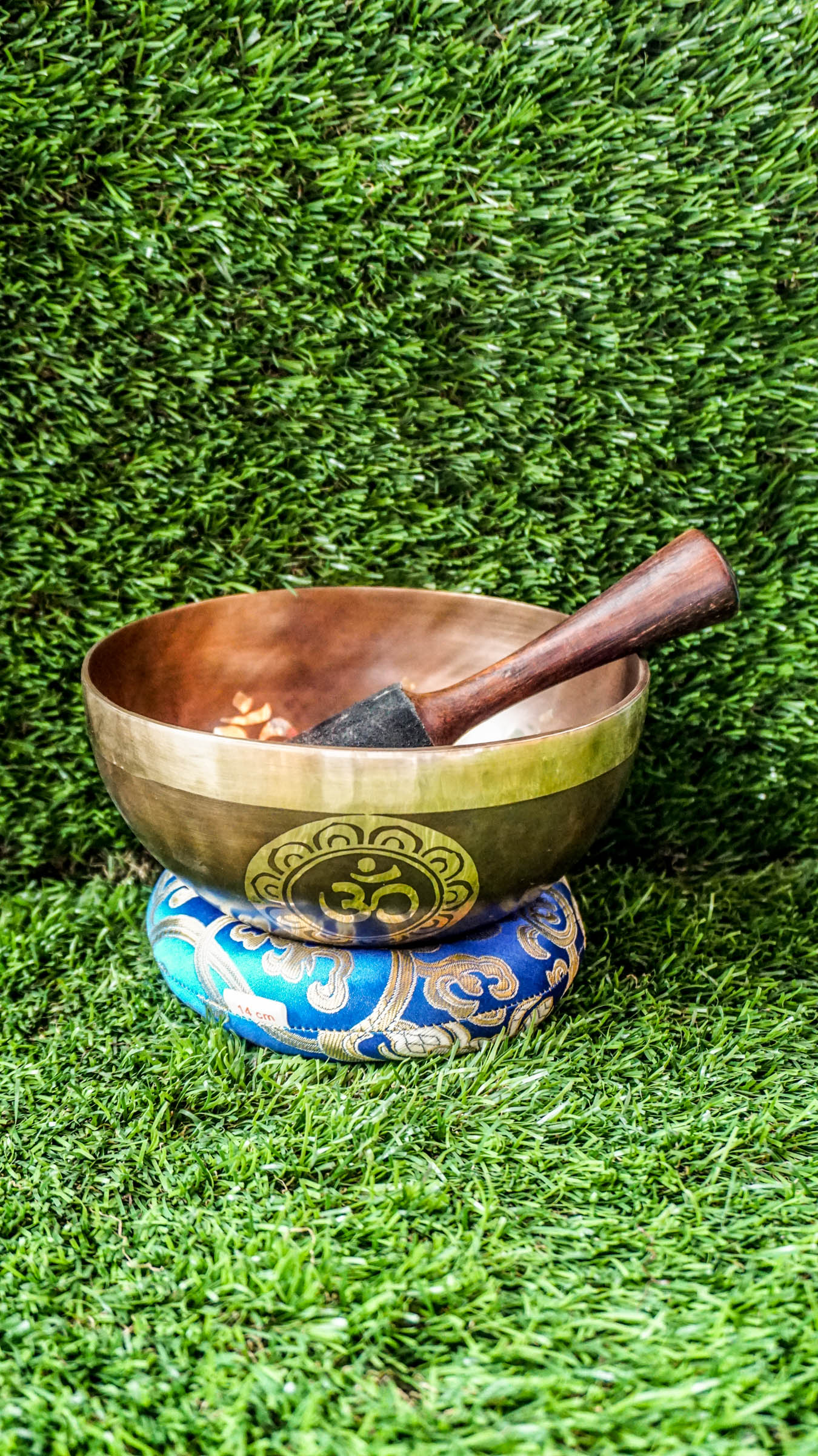 The Om Singing Bowl features a large Om symbol at its center, with repeating Om designs inside and outside. Its soothing sound supports meditation and calm, helping you reconnect with your inner peace.
