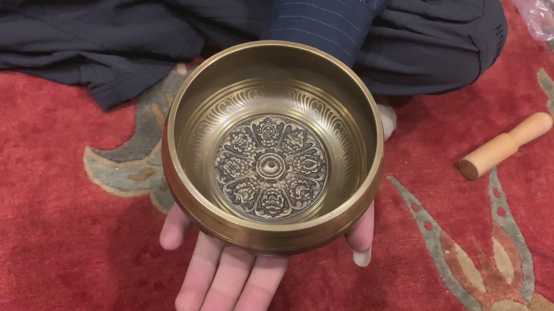 The 8 Auspicious Symbols Singing Bowl features traditional Tibetan symbols inside and the Om Mani Padme Hum mantra outside. Its soothing, uplifting sound brings blessings, harmony, and spiritual calm. Ideal for meditation, sound healing, or adding positive energy to your home or sacred space.