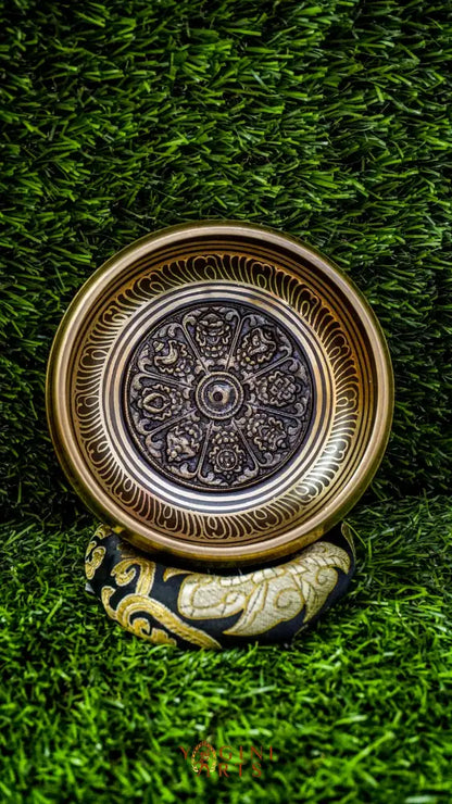 The 8 Auspicious Symbols Singing Bowl features traditional Tibetan symbols inside and the Om Mani Padme Hum mantra outside. Its soothing, uplifting sound brings blessings, harmony, and spiritual calm. Ideal for meditation, sound healing, or adding positive energy to your home or sacred space.