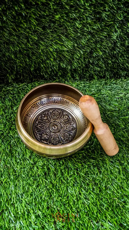 The 8 Auspicious Symbols Singing Bowl features traditional Tibetan symbols inside and the Om Mani Padme Hum mantra outside. Its soothing, uplifting sound brings blessings, harmony, and spiritual calm. Ideal for meditation, sound healing, or adding positive energy to your home or sacred space.