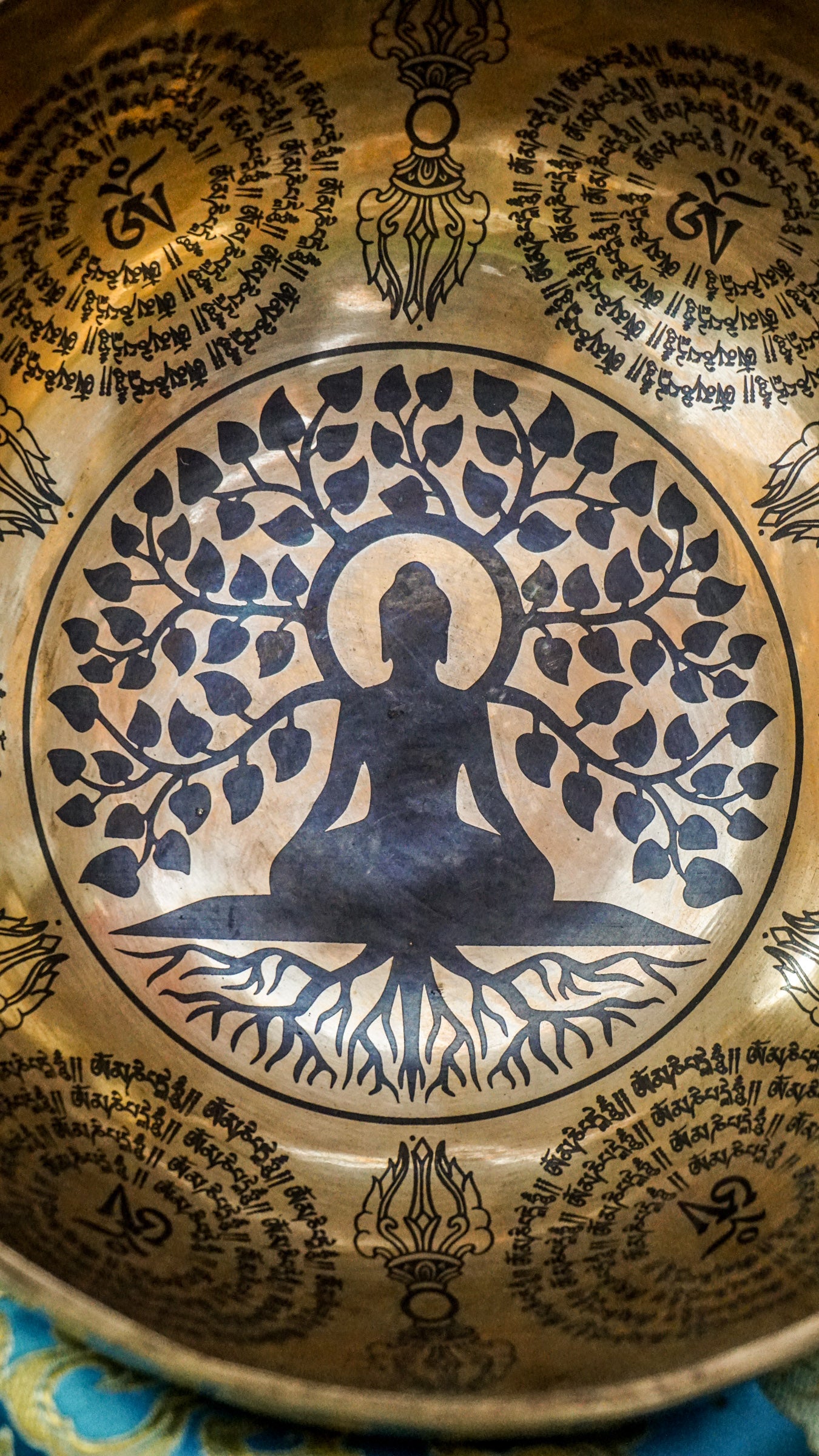 This handcrafted Buddha Tree Singing Bowl features a detailed Bodhi tree engraving, symbolizing enlightenment and spiritual resilience. Sacred Sanskrit mantras around the rim enhance its energy-cleansing power. Hand-hammered by Himalayan artisans, it produces deep, calming tones ideal for meditation, healing, and mindfulness. A perfect tool to ground your energy, raise your vibration, and deepen your spiritual practice.