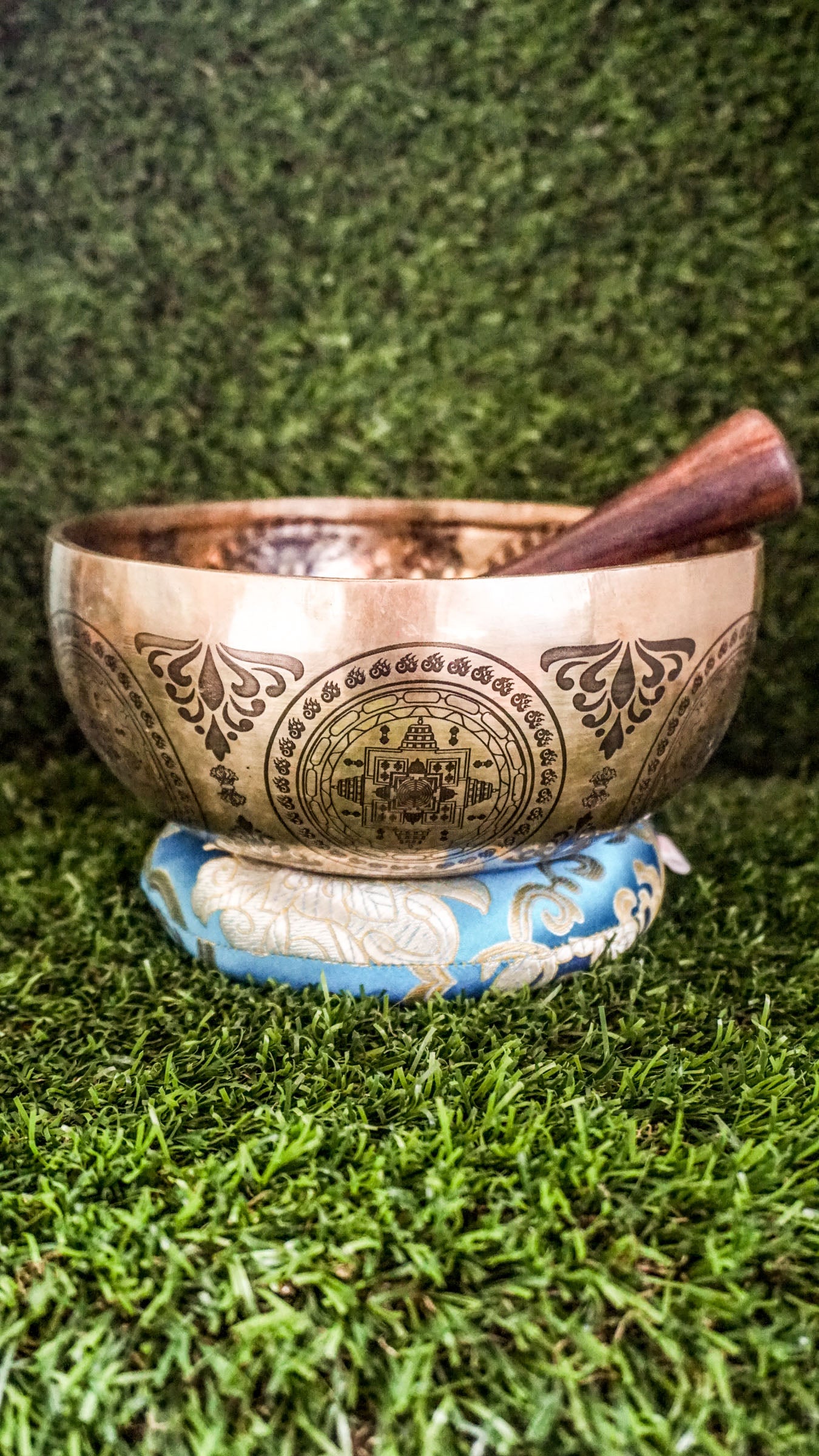 Awaken and balance your inner energies with our handcrafted Chakra Manab Singing Bowl. Featuring detailed engravings of the seven chakras and sacred Sanskrit mantras, this bowl supports spiritual growth, healing, and protection. Hand-hammered by skilled Himalayan artisans, it produces rich, clear tones that help clear energy blockages and promote chakra alignment. Ideal for meditation, sound healing, and holistic wellness, it is a meaningful companion on your spiritual journey.