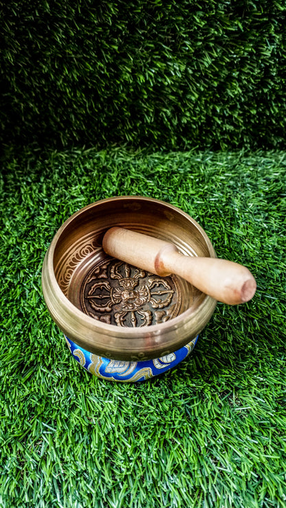 Singing bowl featuring the sacred Vajra symbol at its center, symbolizing spiritual strength and transformation, with the Om Mani Padme Hum mantra engraved around the outside, offering a calming and focused energy.