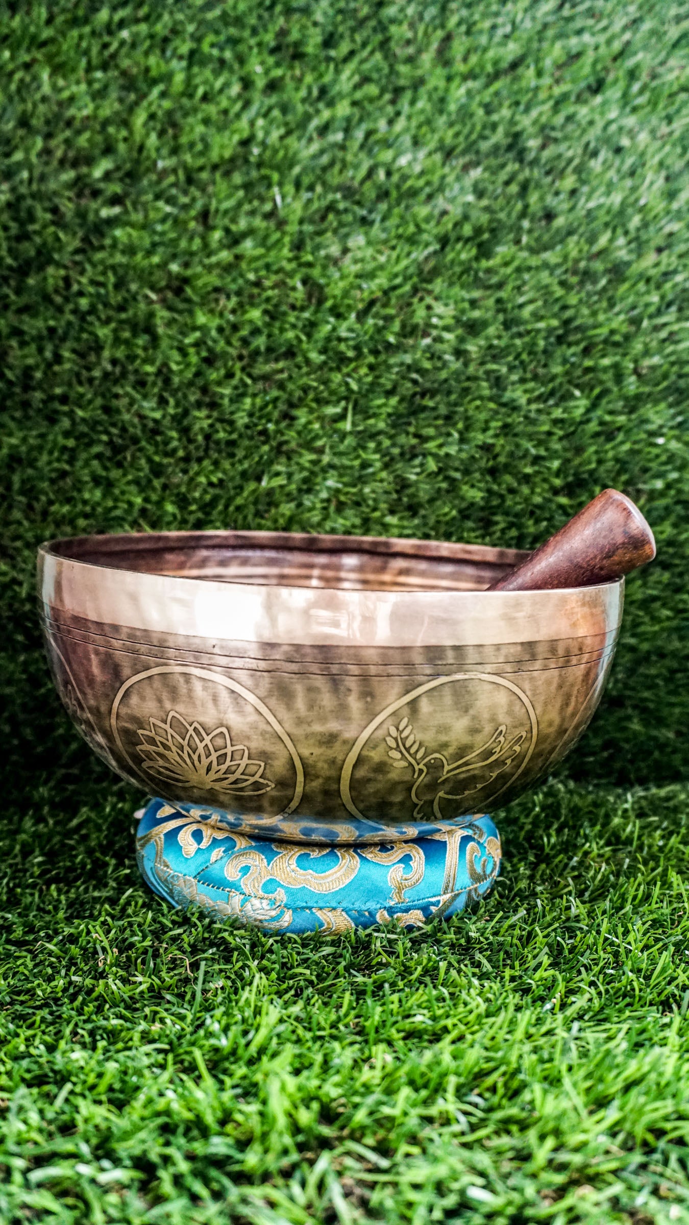 The Dove Singing Bowl invites peace, hope, and new beginnings. A graceful dove rests at the center within a geometric flower pattern, symbolizing harmony and compassion. Dove figures surround the inside while lotus and dove motifs decorate the outside, enhancing its peaceful energy. When played, it produces a warm, steady sound that calms the mind and opens the heart. Includes wooden mallet and silk cushion. Perfect for meditation and mindfulness.