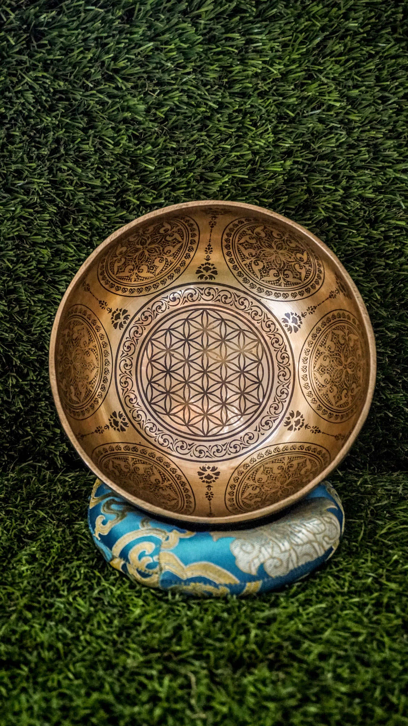 Bring balance and harmony to your space with our handcrafted Flower Mandala Singing Bowl. Featuring a detailed flower mandala inside and symmetrical patterns outside, it symbolizes spiritual growth and unity. Each clear, soothing tone supports meditation, mindfulness, and emotional clarity. Handcrafted by skilled artisans, this bowl is perfect for your altar or on-the-go practice. Includes a wooden mallet and silk cushion for easy use and care.