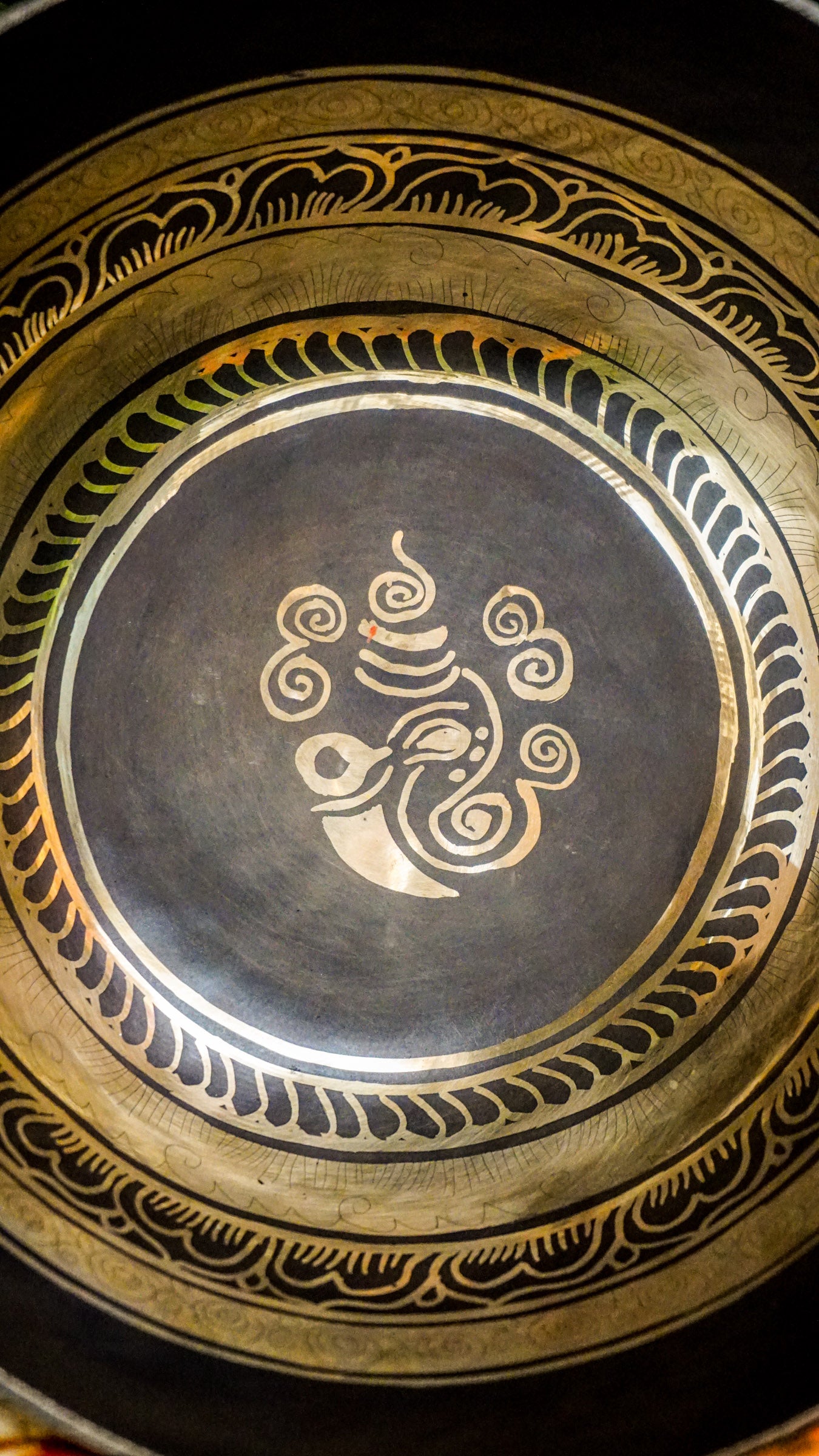 
The Ganesh Singing Bowl inspires new beginnings and calm. It features Lord Ganesh at the center with soothing patterns inside and gentle floral designs outside. Its steady, peaceful tone supports meditation and focus. A handcrafted bowl to help you pause, reflect, and find inner strength.
