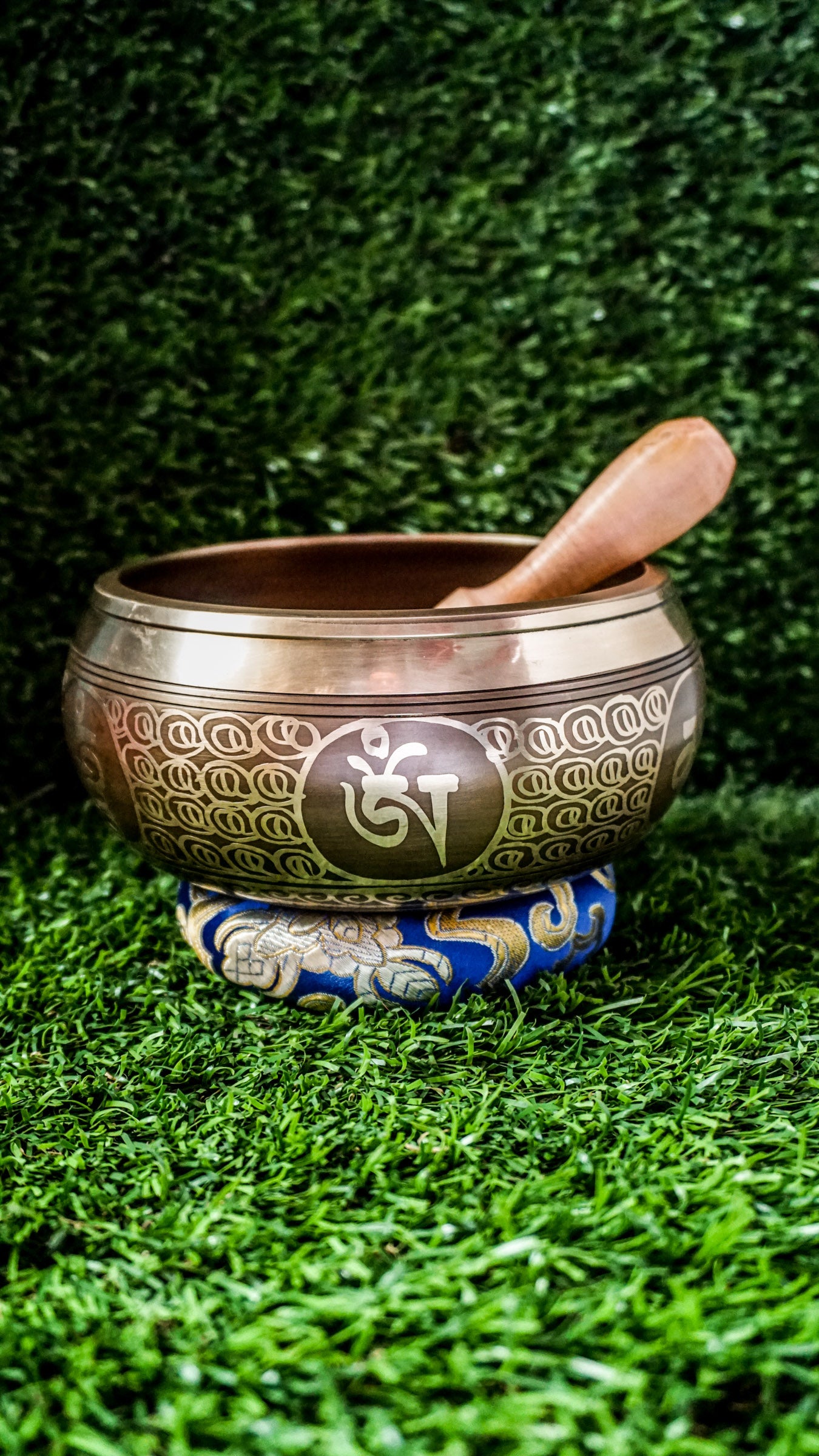 The Green Tara Singing Bowl invites compassion, strength, and protection into your space. It features a carved Green Tara figure at the center, symbolizing swift support and healing. The outside is decorated with Om Mani Padme Hum syllables arranged in a flower-like circle, adding harmony and grace. Its rich, steady sound helps clear the mind, open the heart, and deepen focus. Perfect for meditation, altar, or quiet moments.