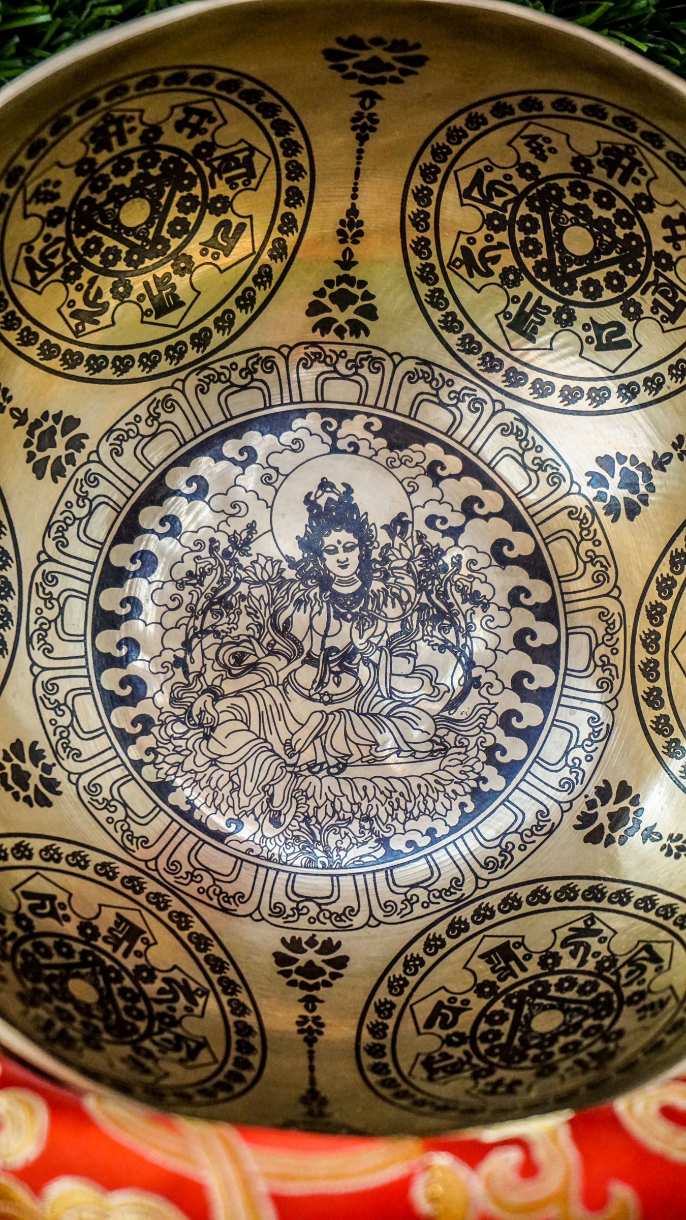 The Green Tara Singing Bowl brings compassion and protection to your space. Featuring Green Tara at its center and surrounded by calming mandala patterns, it produces a soft, steady sound that helps soothe the mind and deepen meditation. A gentle companion for peace and healing.