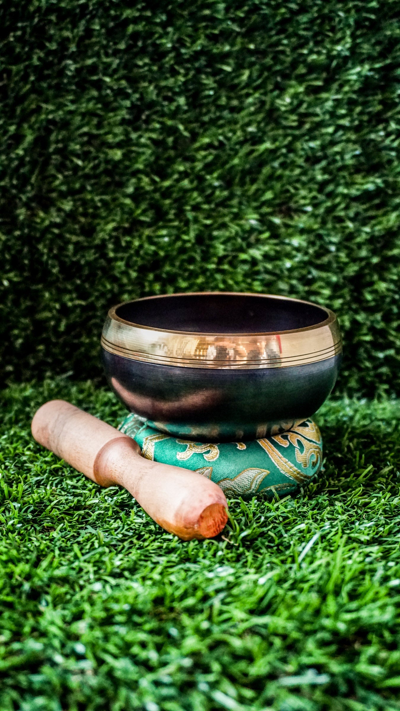The Hansha Singing Bowl features the timeless Hansha symbol, representing balance, harmony, and spiritual awakening. Its smooth surface and flowing lines invite stillness and calm. Producing clear, gentle tones, it helps you relax and focus. Perfect for beginners and experienced practitioners alike, this bowl supports your journey toward mindfulness and inner peace. 