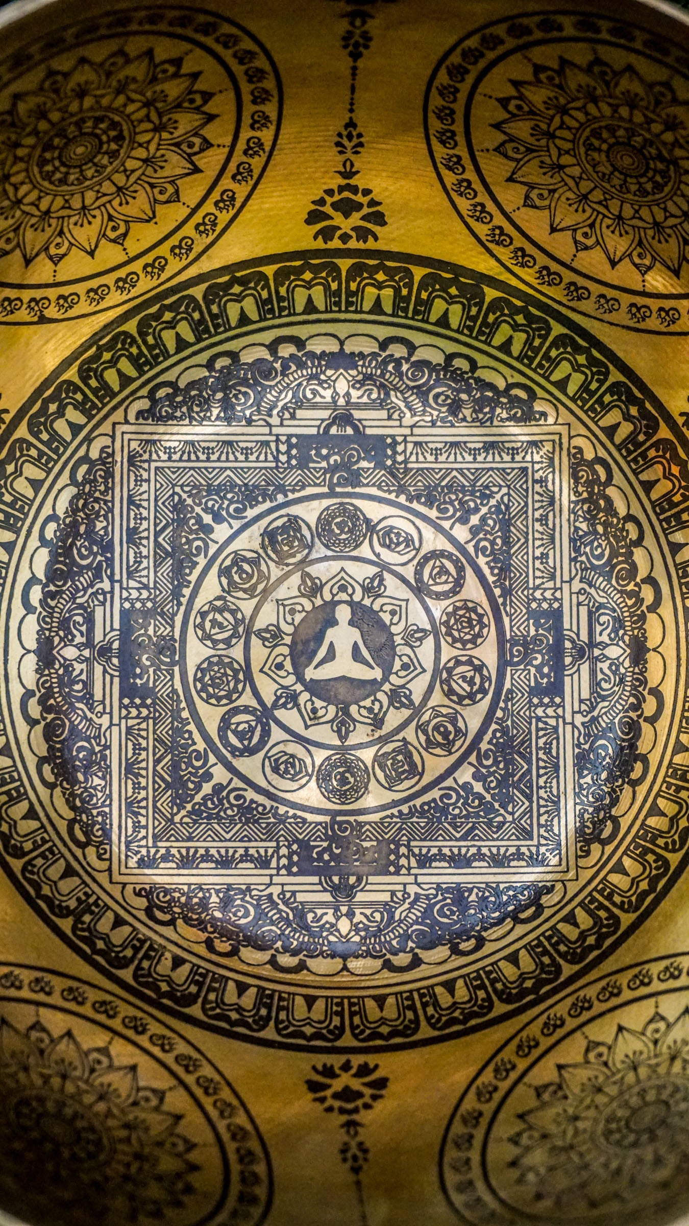 The Kalachakra Mandala Singing Bowl holds the energy of transformation and inner balance. At its center, a human figure with seven chakras is framed by the Kalachakra Mandala’s four gates, symbolizing openness to wisdom. Flower-like mandala patterns fill the inside and outside, creating a peaceful and sacred presence. Its deep, grounding sound helps calm the mind and support focused meditation.