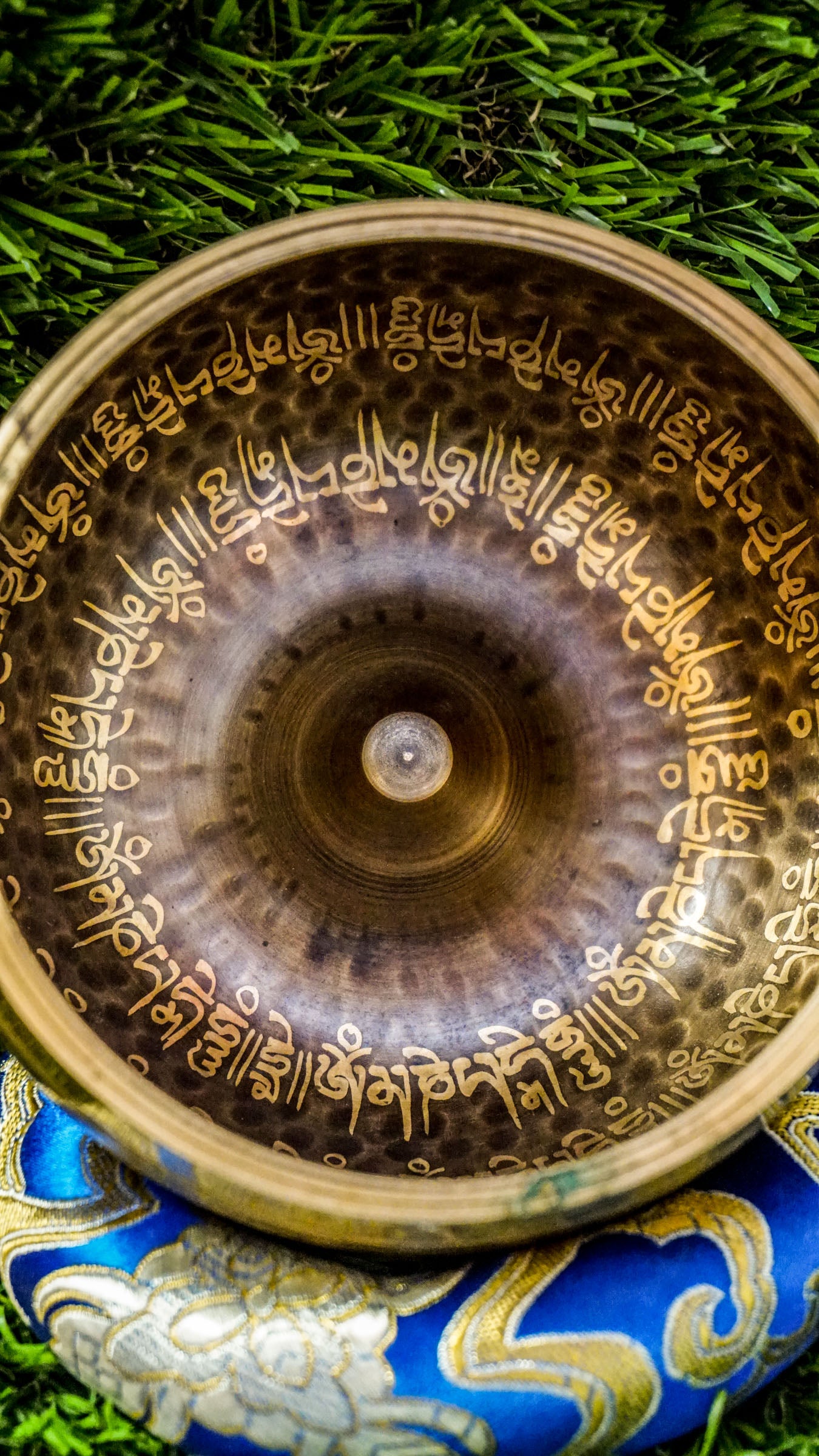 The Lingam Singing Bowl features a central lingam symbolizing divine creation and balance. The Om Mani Padme Hum mantra circles the inside and outside, creating harmony and protection. It produces a deep, steady tone that supports meditation, grounding, and focus. Includes wooden mallet and silk cushion.