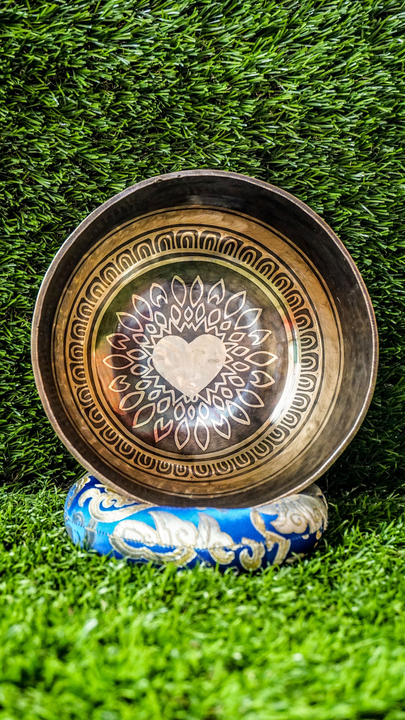 The Love Singing Bowl features a heart symbol at its center, framed by delicate floral patterns that radiate warmth and emotional peace. Matching heart and flower motifs flow around the outside, creating a soothing and uplifting design. With its soft, warm tone, this bowl is perfect for heart-centered meditation, intention setting, or bringing gentle calm into your space.