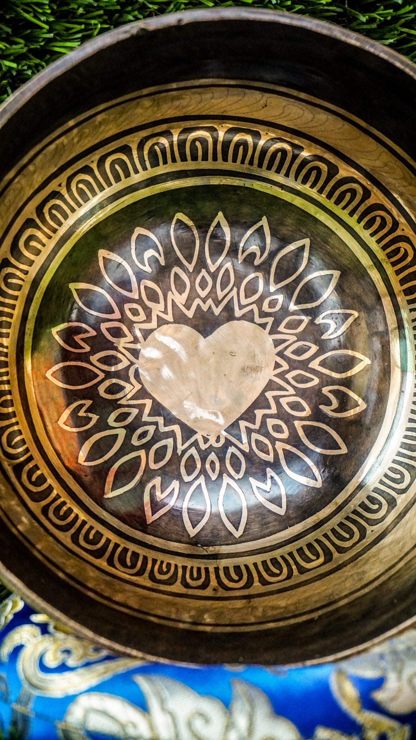 The Love Singing Bowl features a heart symbol at its center, framed by delicate floral patterns that radiate warmth and emotional peace. Matching heart and flower motifs flow around the outside, creating a soothing and uplifting design. With its soft, warm tone, this bowl is perfect for heart-centered meditation, intention setting, or bringing gentle calm into your space.
