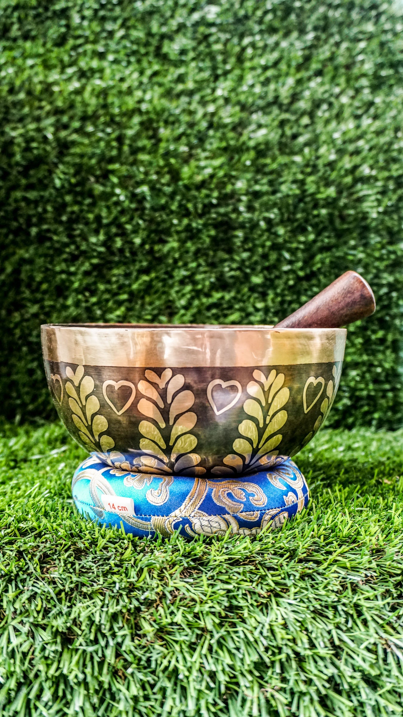 The Love Singing Bowl features a heart symbol at its center, framed by delicate floral patterns that radiate warmth and emotional peace. Matching heart and flower motifs flow around the outside, creating a soothing and uplifting design. With its soft, warm tone, this bowl is perfect for heart-centered meditation, intention setting, or bringing gentle calm into your space.