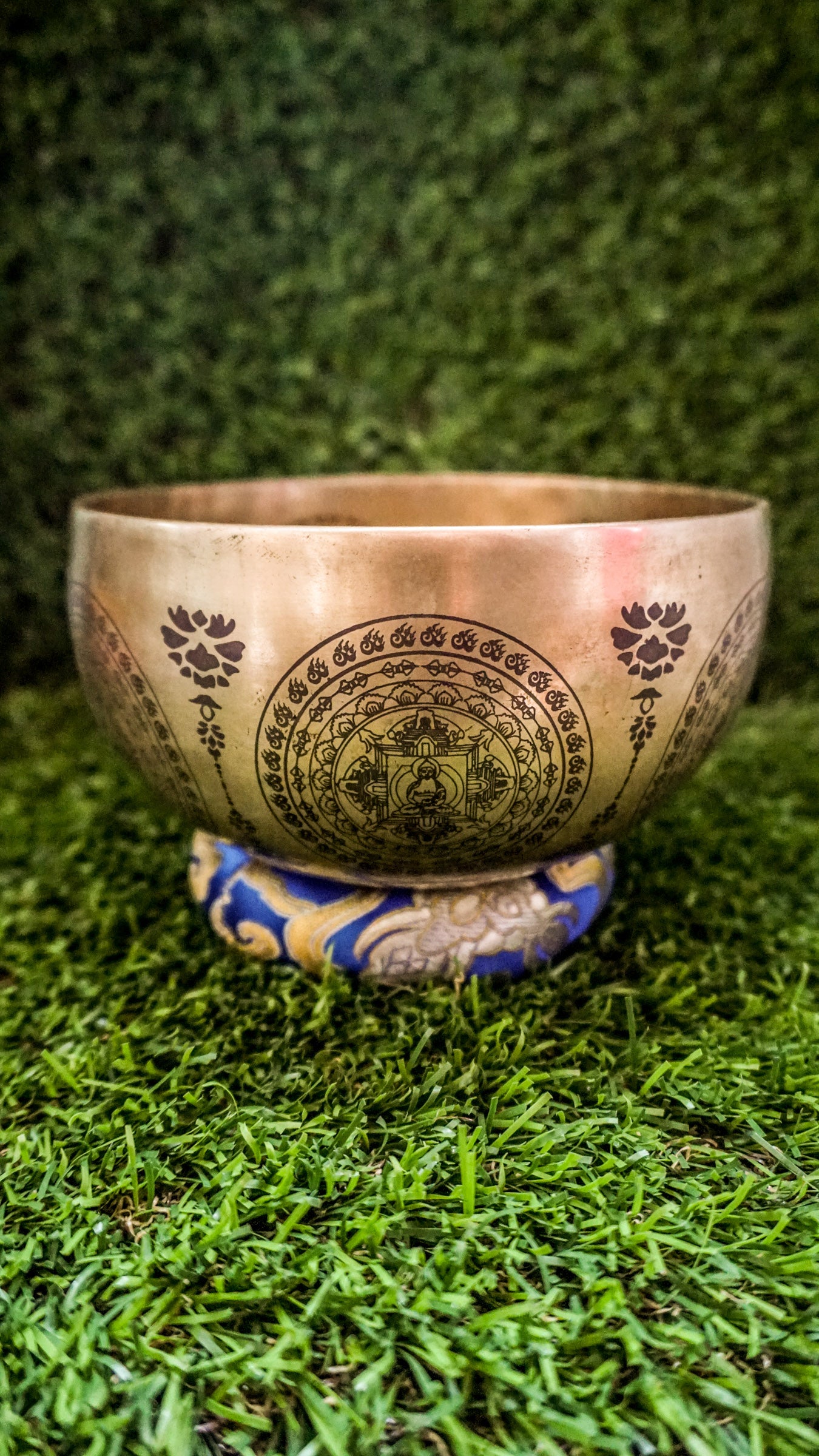 Invite protection, strength, and transformation with our handcrafted Mahakala Singing Bowl. Featuring a finely engraved image of Mahakala inside, it symbolizes fearless guardianship and obstacle removal. The exterior is adorned with protective motifs to deepen its sacred energy. Handmade by skilled artisans, this bowl produces deep, grounding tones that support meditation and spiritual empowerment. Includes a wooden mallet and silk cushion for easy use and care.