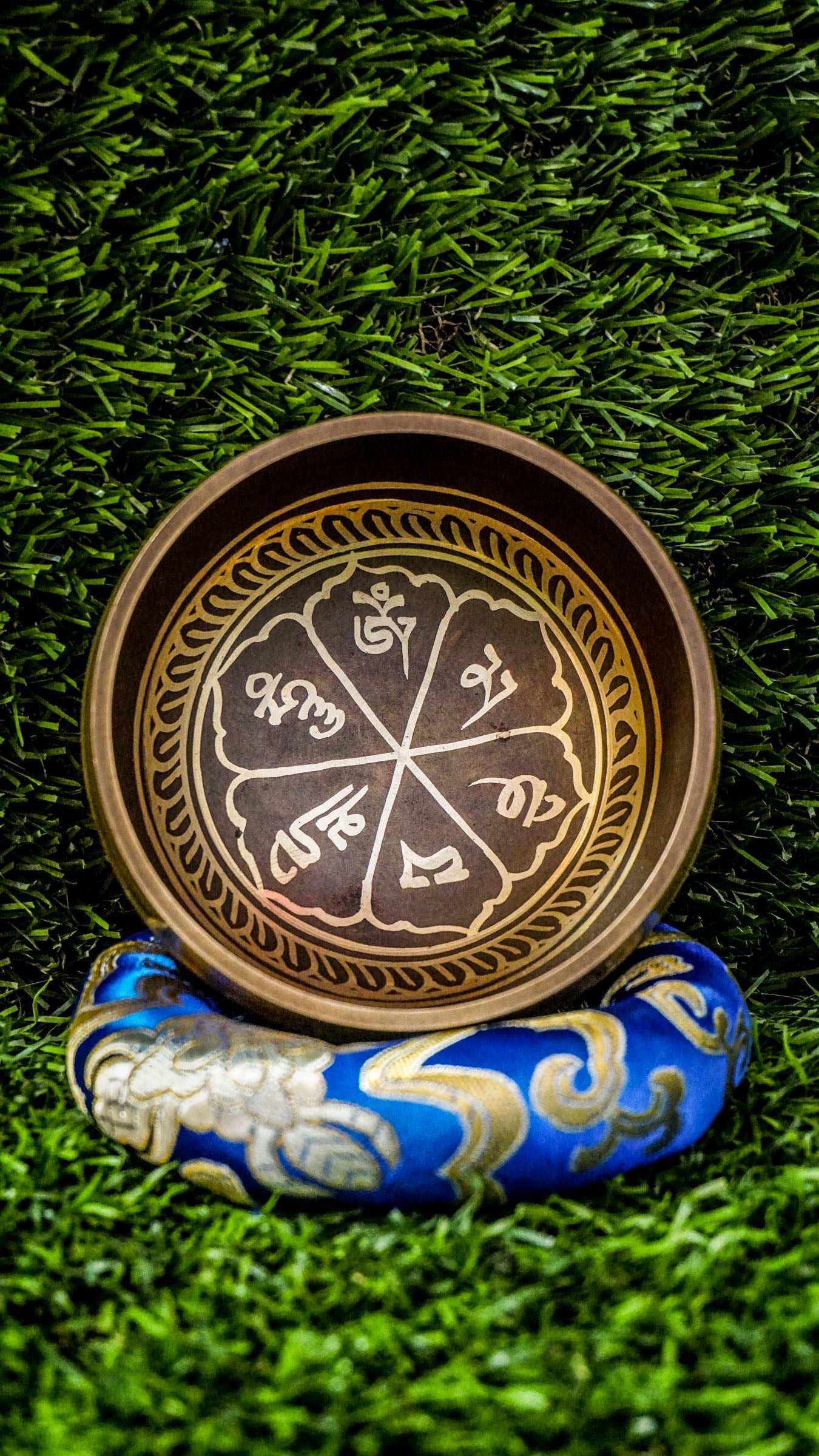 This singing bowl features the Om Mani Padme Hum mantra arranged on mandala petals inside and around its outer surface. Its clear, soothing tone helps ground your breath and focus your mind. Perfect for meditation, healing, or quiet moments, it brings calm and compassion to your space.
