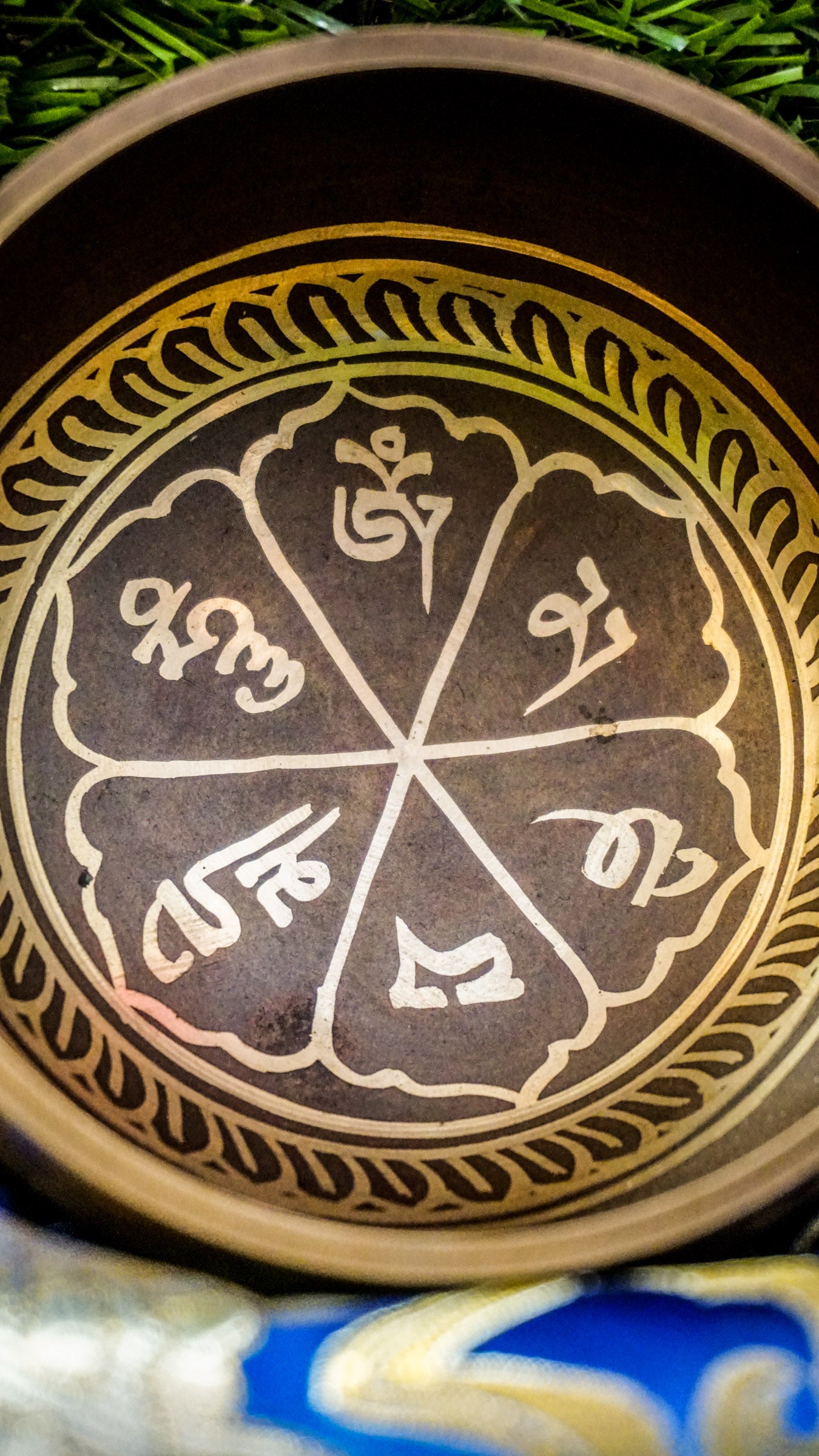This singing bowl features the Om Mani Padme Hum mantra arranged on mandala petals inside and around its outer surface. Its clear, soothing tone helps ground your breath and focus your mind. Perfect for meditation, healing, or quiet moments, it brings calm and compassion to your space.