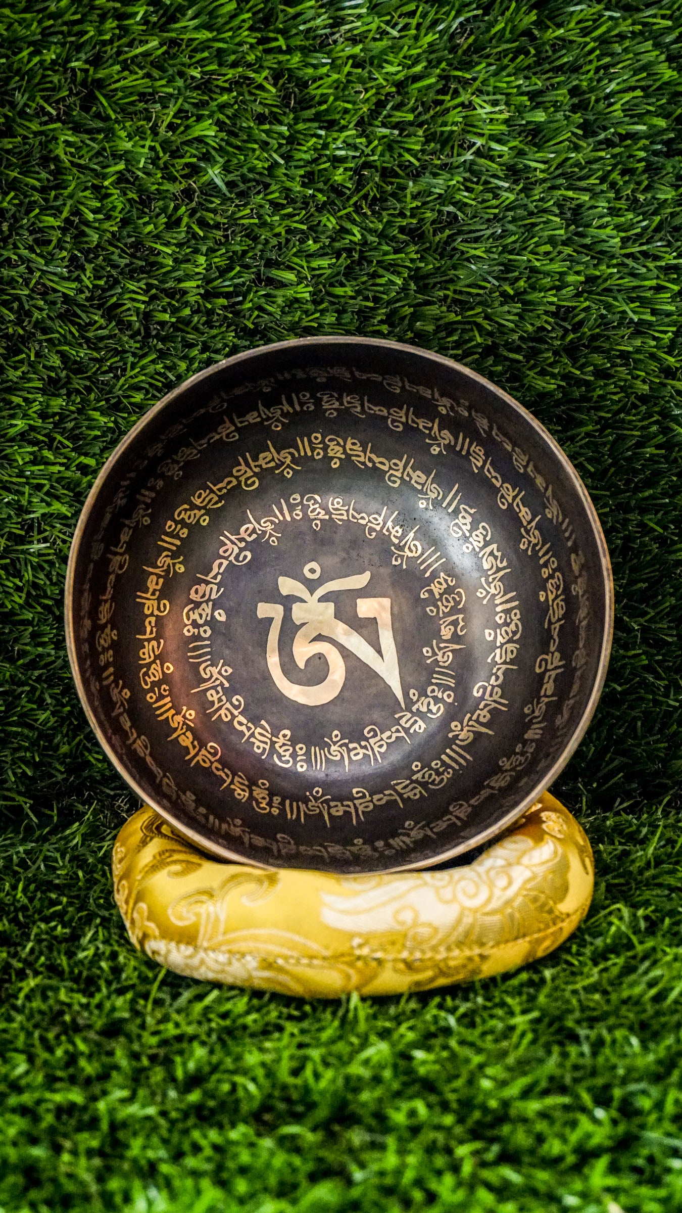 The Om Mantra Singing Bowl features the Tibetan Om symbol at its center, surrounded by the sacred Om Mani Padme Hum mantra in a flowing circular design. This same mantra continues around the outside, wrapping the bowl in peaceful energy. Its soft tone and smooth finish make it perfect for meditation, reflection, or creating a calm space.