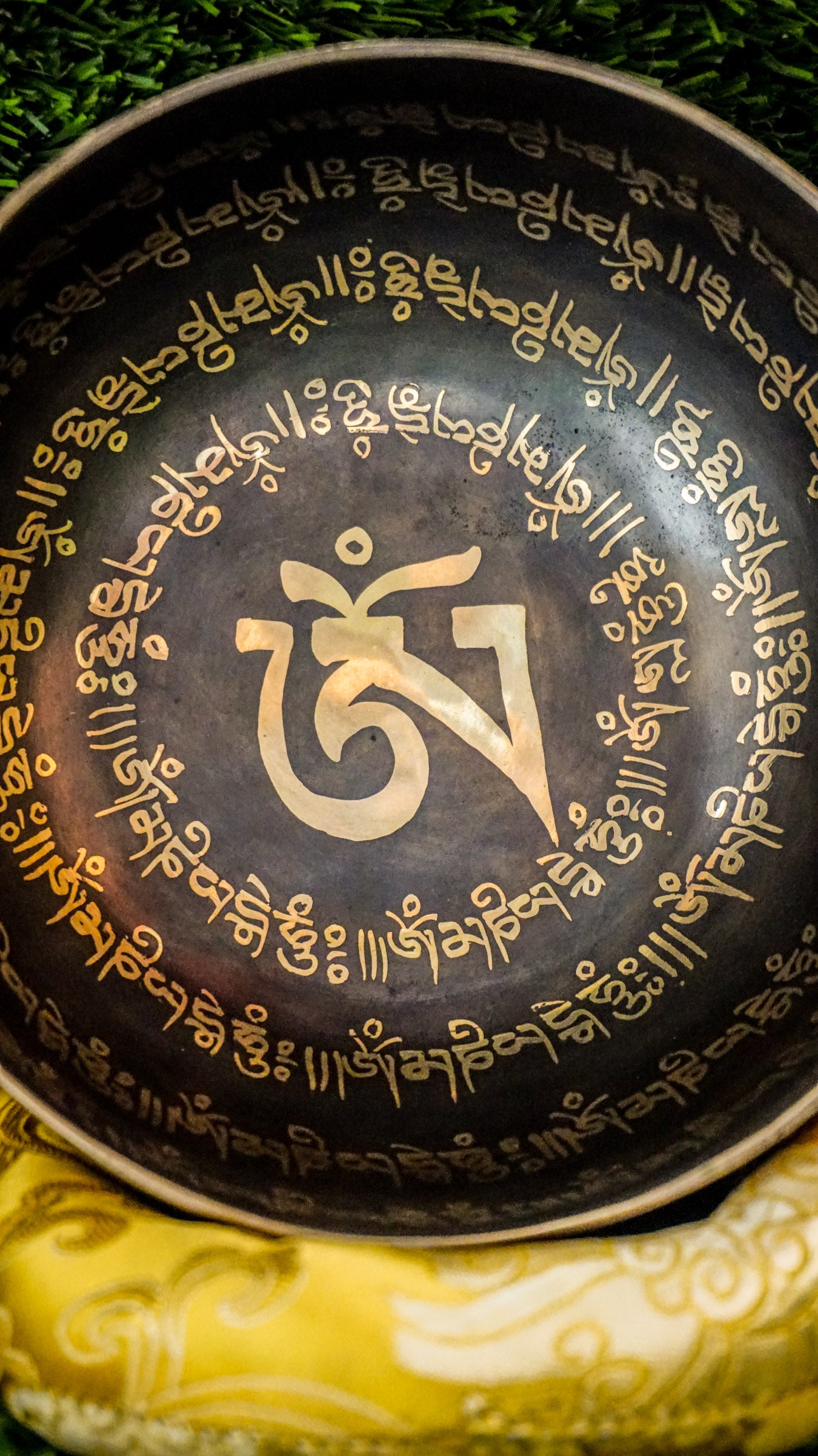 The Om Mantra Singing Bowl features the Tibetan Om symbol at its center, surrounded by the sacred Om Mani Padme Hum mantra in a flowing circular design. This same mantra continues around the outside, wrapping the bowl in peaceful energy. Its soft tone and smooth finish make it perfect for meditation, reflection, or creating a calm space.