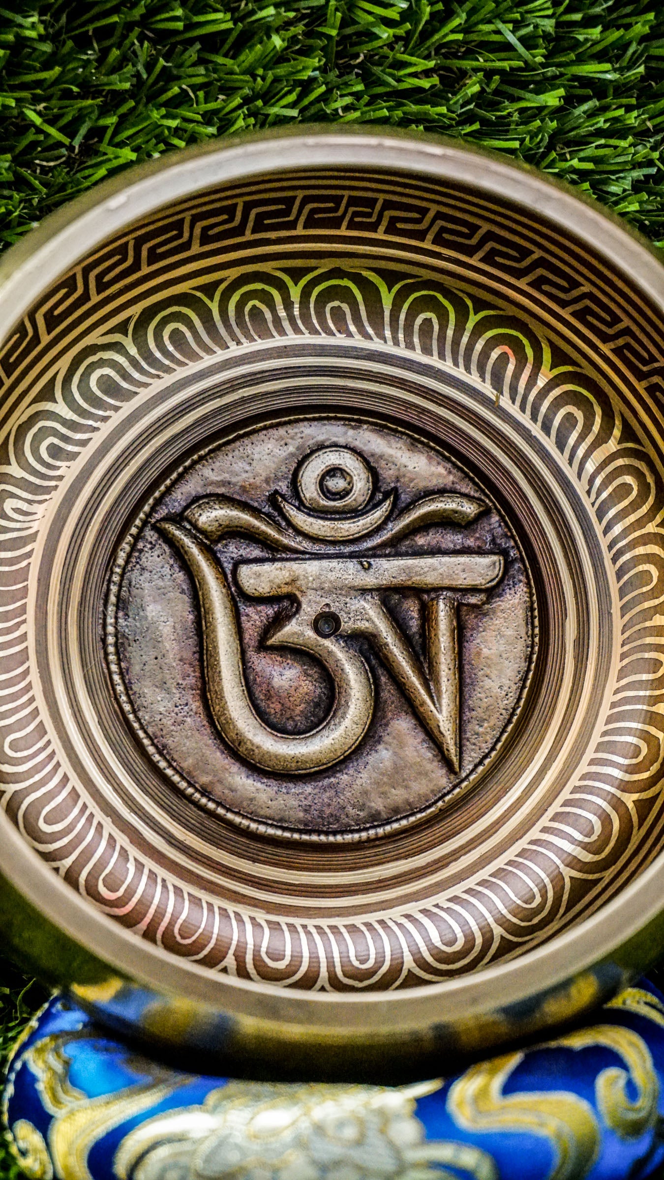 The Om Singing Bowl features a carved Tibetan Om symbol inside and the Om Mani Padme Hum mantra outside. Its clear, calming tone supports meditation and peace. Includes mallet and cushion. Wipe gently and store dry.
