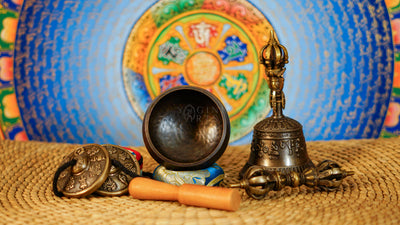 Himalayan Buddhist meditation set with 9 cm singing bowl, Ashtamangala tingsha, wooden mallet, Eye Thangka artwork and traditional accessories