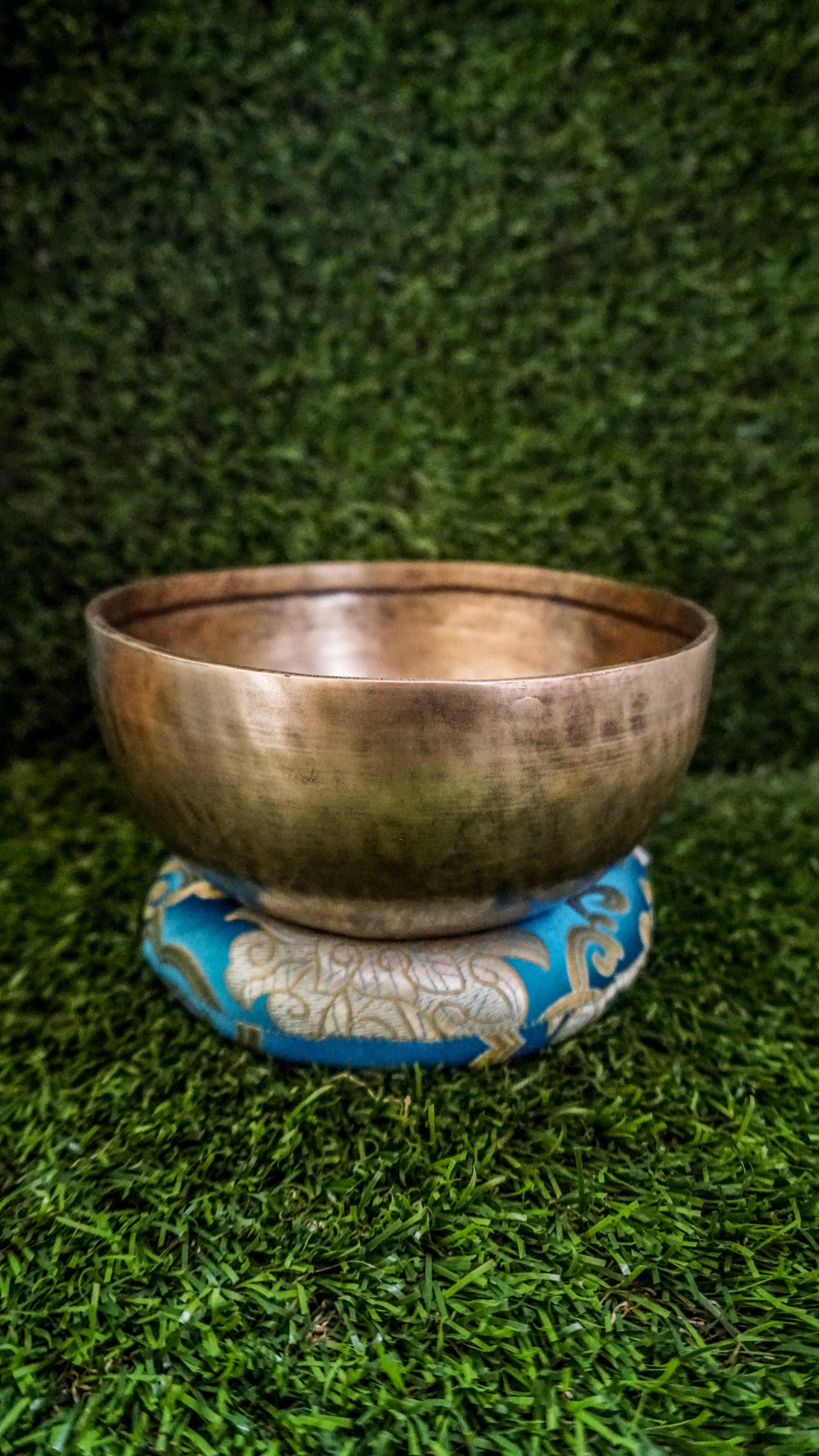 The Special Gift Singing Bowl is a symbol of gratitude, love, and connection. Featuring a blessing symbol at its center and elegant engravings throughout, it produces gentle tones that inspire peace and presence. A meaningful choice for any special occasion or mindful moment.