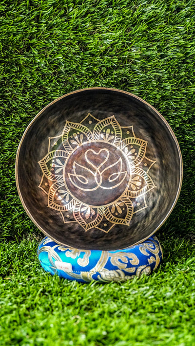 The Swan Singing Bowl features two swans forming a heart within a flower mandala, symbolizing love, unity, and peace. Matching mandala patterns wrap around the bowl, adding beauty and balance. Its soothing sound creates a calming atmosphere perfect for meditation, reflection, or daily relaxation.