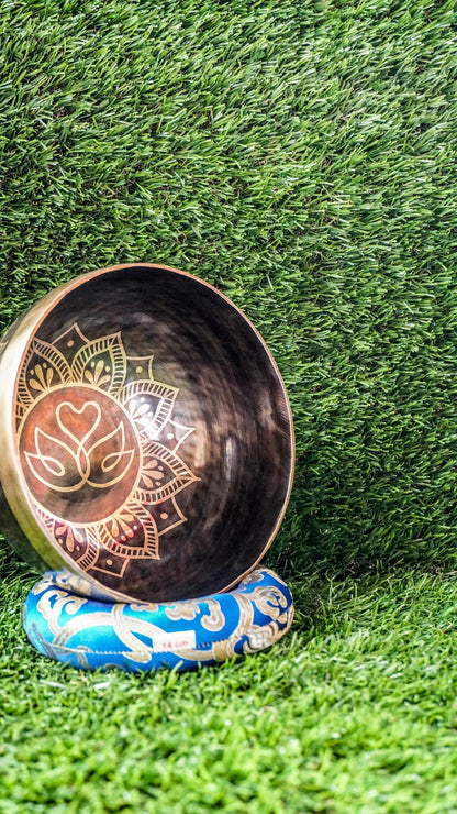 The Swan Singing Bowl features two swans forming a heart within a flower mandala, symbolizing love, unity, and peace. Matching mandala patterns wrap around the bowl, adding beauty and balance. Its soothing sound creates a calming atmosphere perfect for meditation, reflection, or daily relaxation.