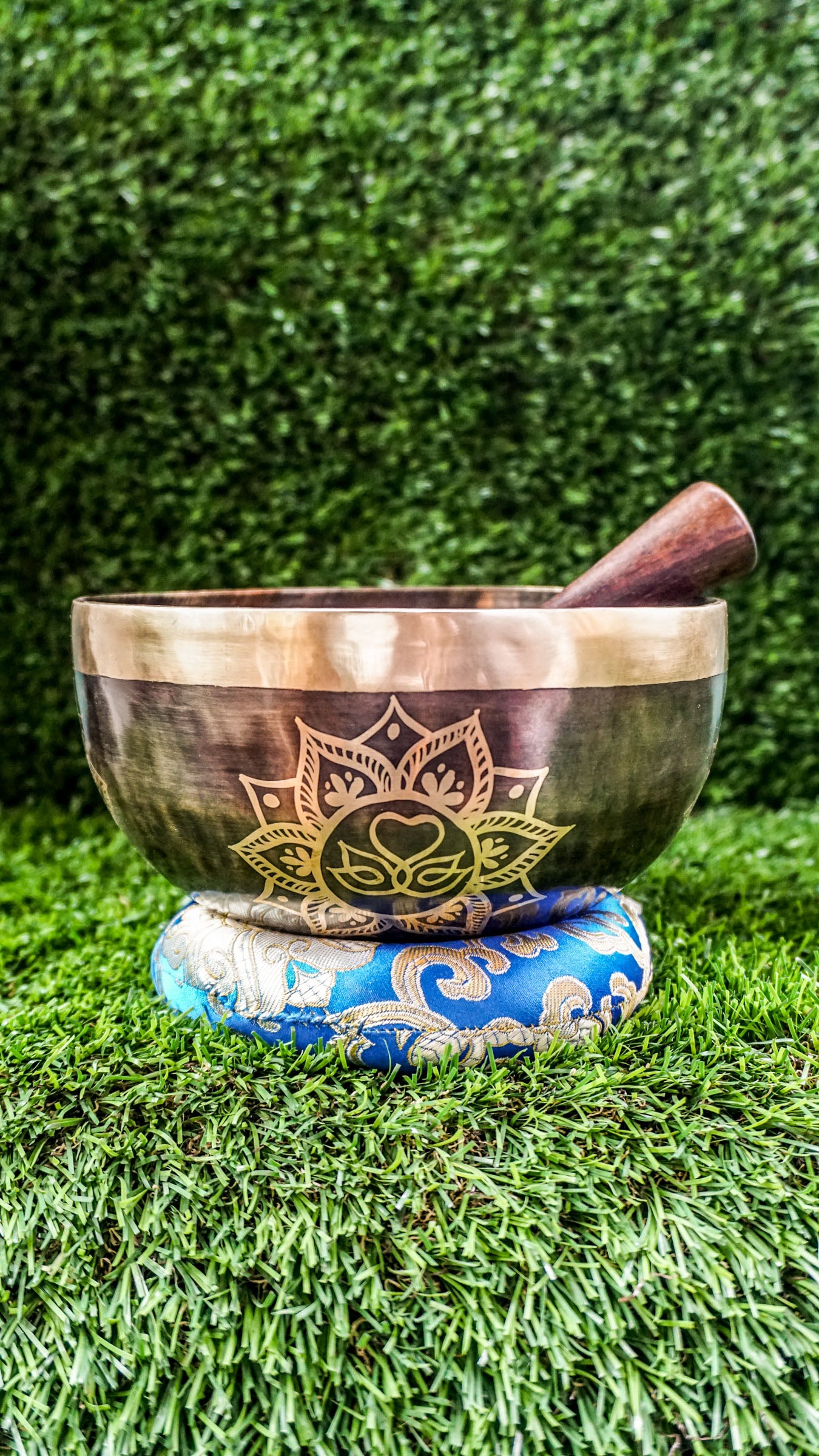 The Swan Singing Bowl features two swans forming a heart within a flower mandala, symbolizing love, unity, and peace. Matching mandala patterns wrap around the bowl, adding beauty and balance. Its soothing sound creates a calming atmosphere perfect for meditation, reflection, or daily relaxation.