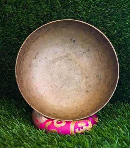 Semi-antique singing bowl handcrafted in Nepal with copper-tin alloy, ideal for meditation and healing