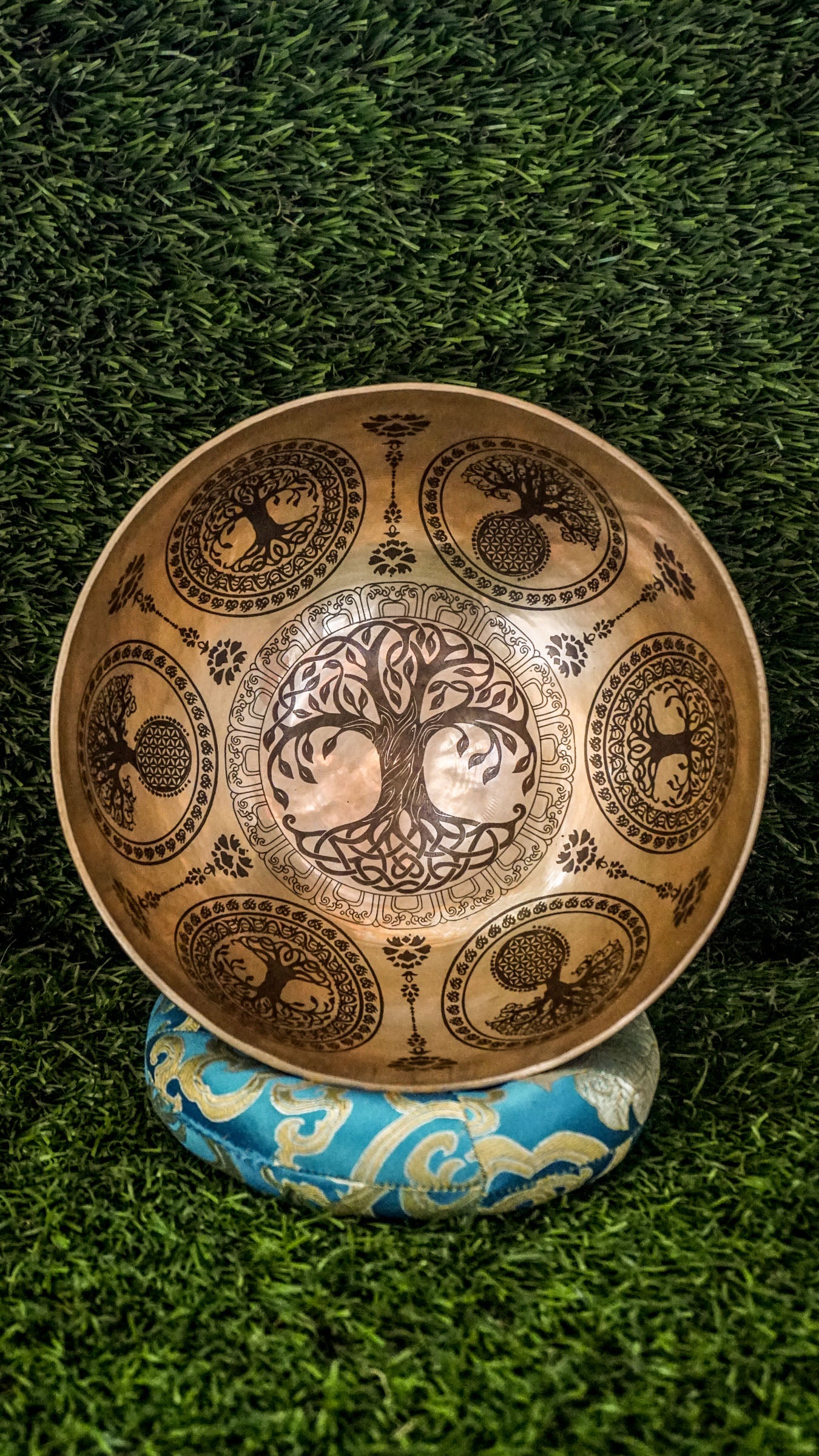 The Tree of Life Singing Bowl features a beautifully engraved tree at its center, symbolizing strength, growth, and the deep connection between all living things. Nature-inspired patterns surround the bowl, reflecting flow and harmony. When played, it produces clear and soothing tones that support balance, focus, and a sense of grounded calm.