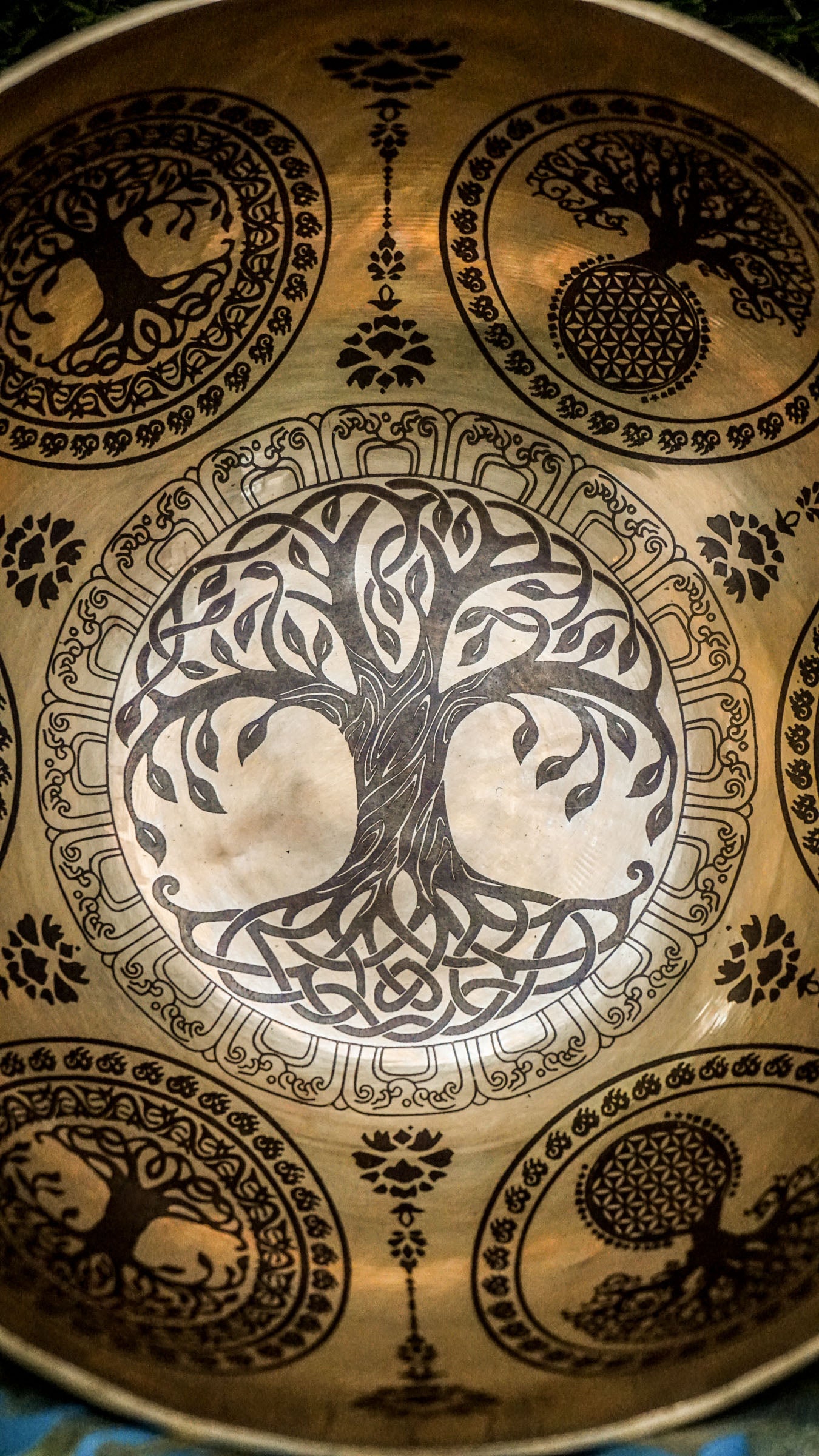 The Tree of Life Singing Bowl features a beautifully engraved tree at its center, symbolizing strength, growth, and the deep connection between all living things. Nature-inspired patterns surround the bowl, reflecting flow and harmony. When played, it produces clear and soothing tones that support balance, focus, and a sense of grounded calm.