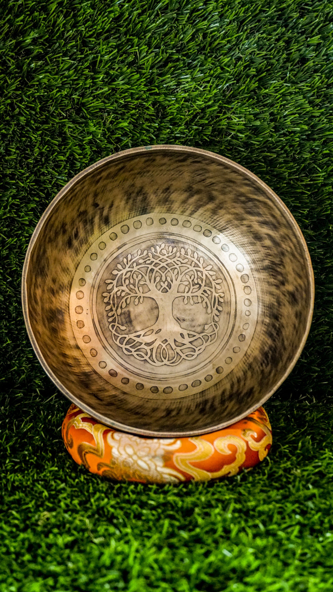 The Tree Singing Bowl features a graceful tree symbol at its center, representing growth, balance, and grounded strength. Floral patterns on the outside add calm and beauty. Its deep and soothing sound supports relaxation, focus, and connection, making it ideal for meditation or creating a peaceful space.