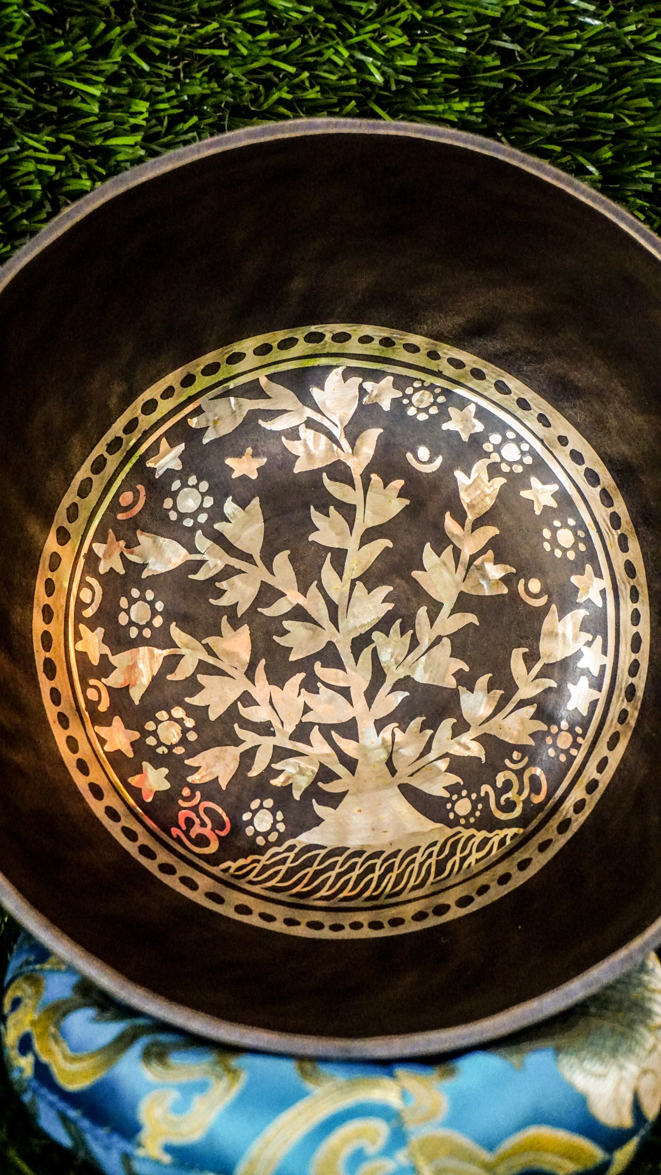 The Tree of Life Singing Bowl offers grounding and calm through sound and symbolism. At its center is the Tree of Life, representing growth and connection. Delicate floral patterns surround the design inside and out, adding natural beauty. Its warm, steady tone encourages balance, reflection, and inner peace.